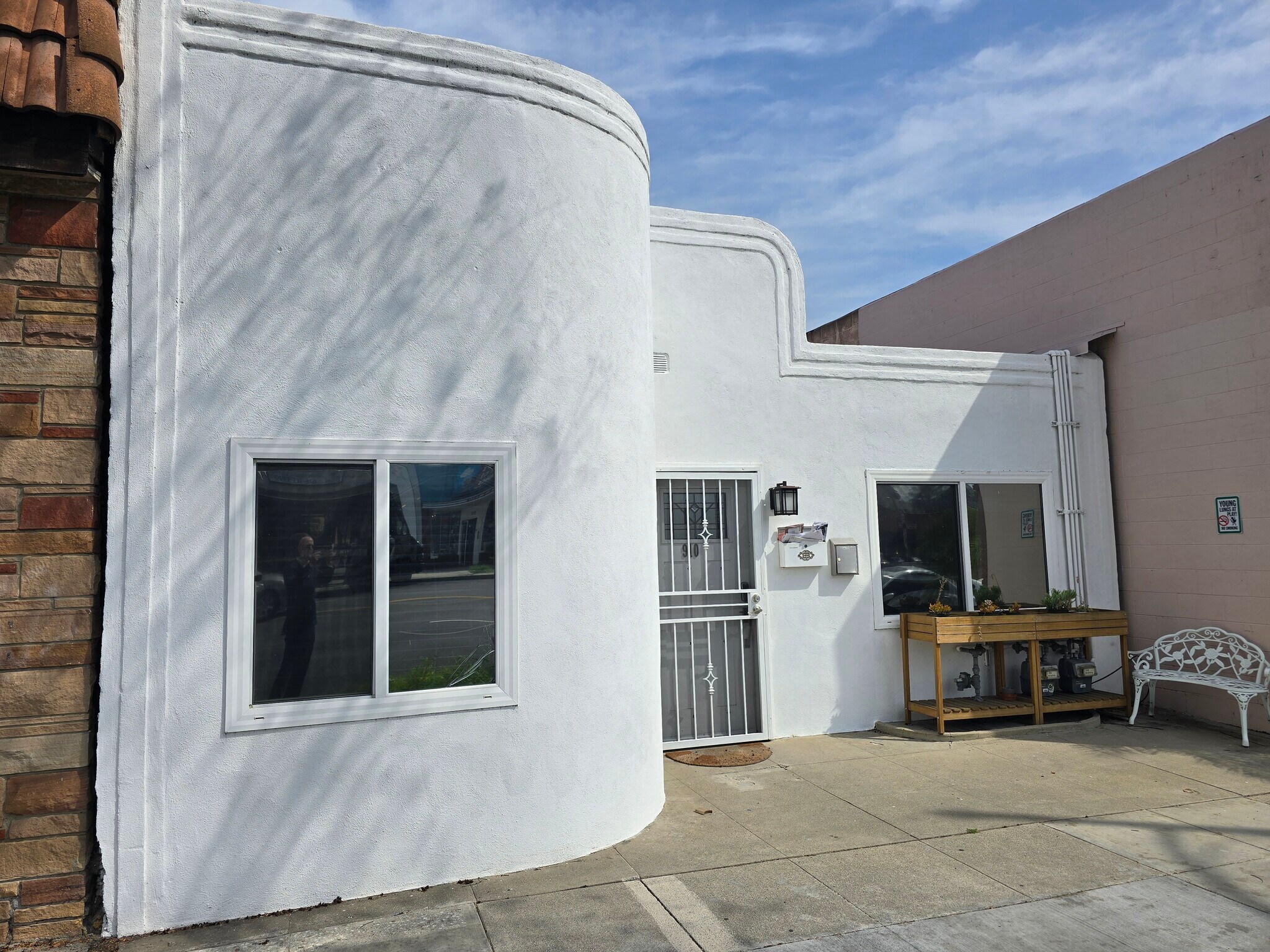 910 S Victory Blvd, Burbank, CA for Rent