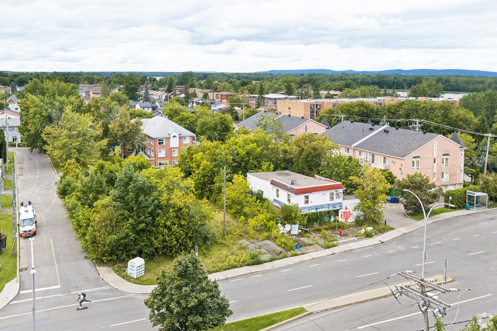 4998 Boul Saint-Charles, Montréal, QC for Sale