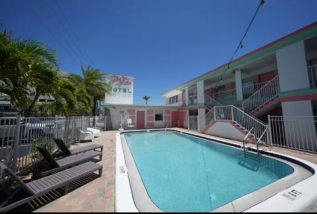 345 Hamden Dr, Clearwater, FL for Sale