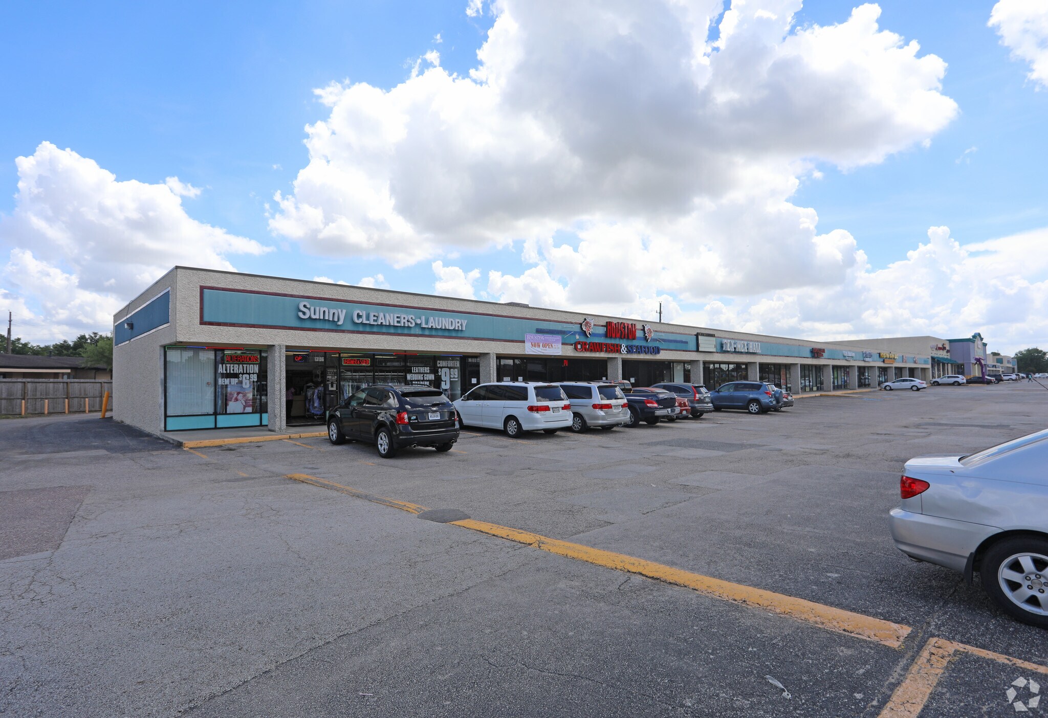 13030-13190 Veterans Memorial Dr, Houston, TX for Rent