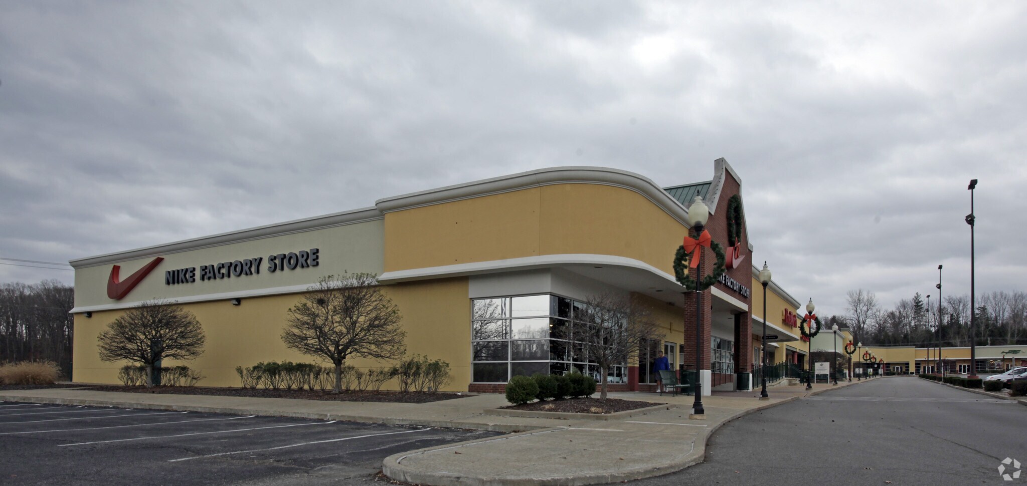 1000 Warrenton Outlet Ctr, Warrenton, MO for Rent