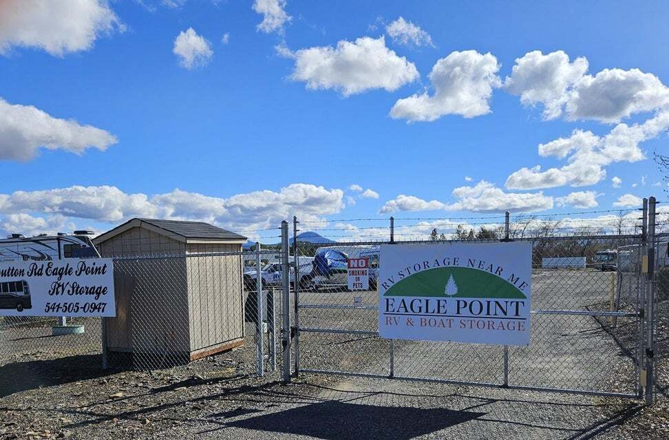 700 Dutton Rd, White City, OR for Sale