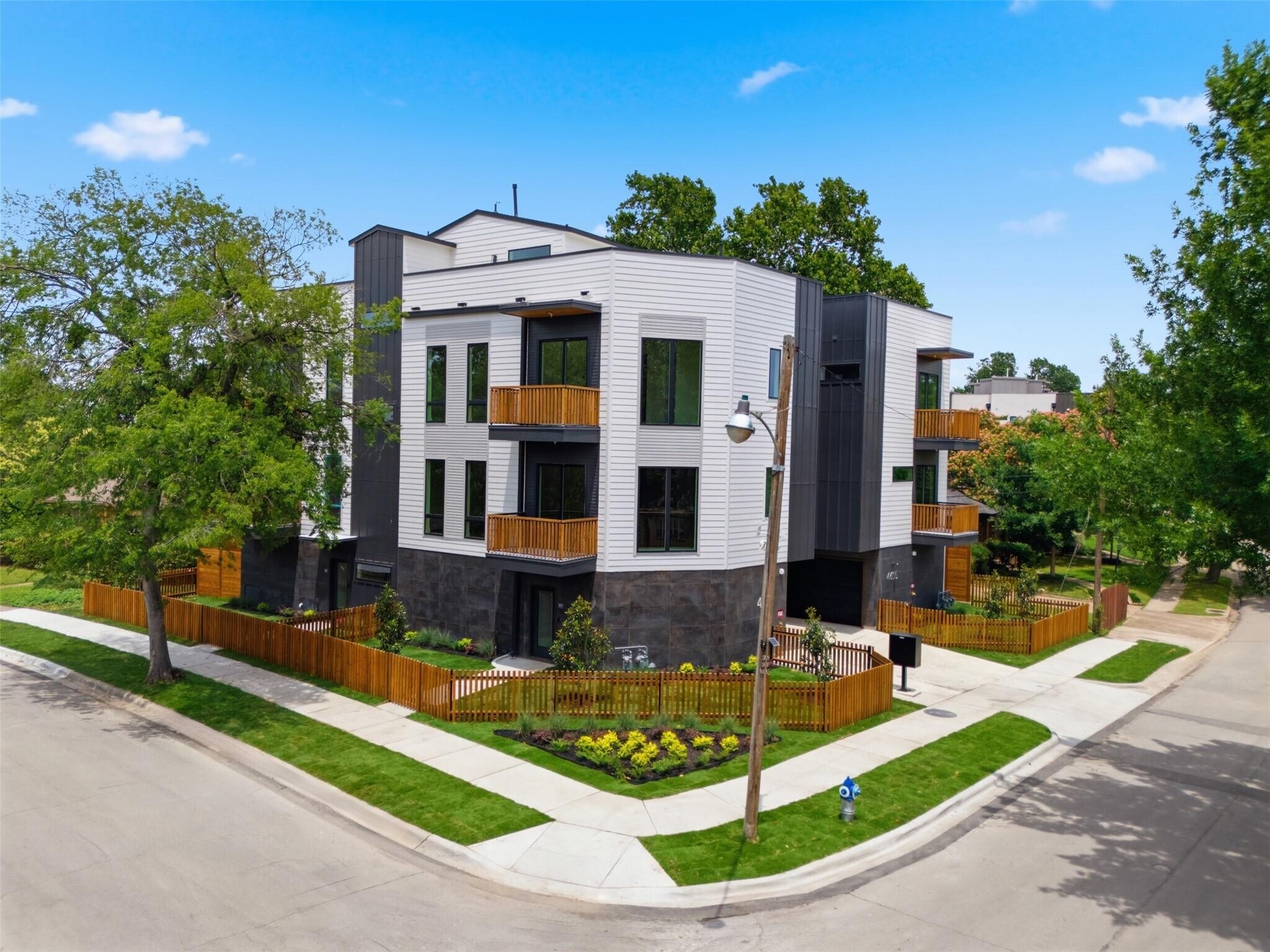 4605 Belmont Ave, Dallas, TX for Sale