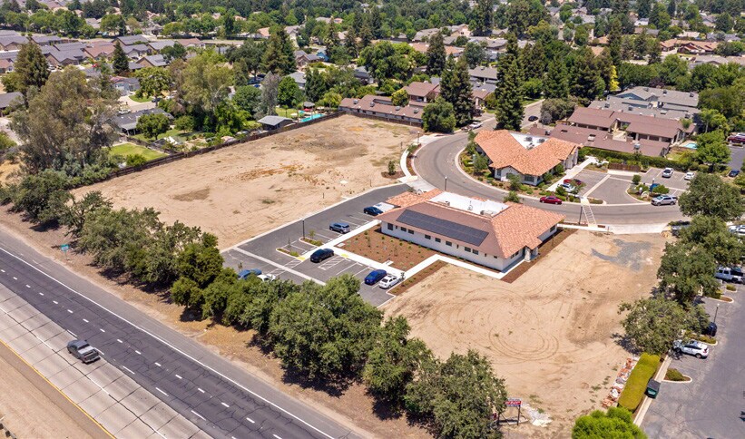 Avenida De Los Robles, Visalia, CA for Rent