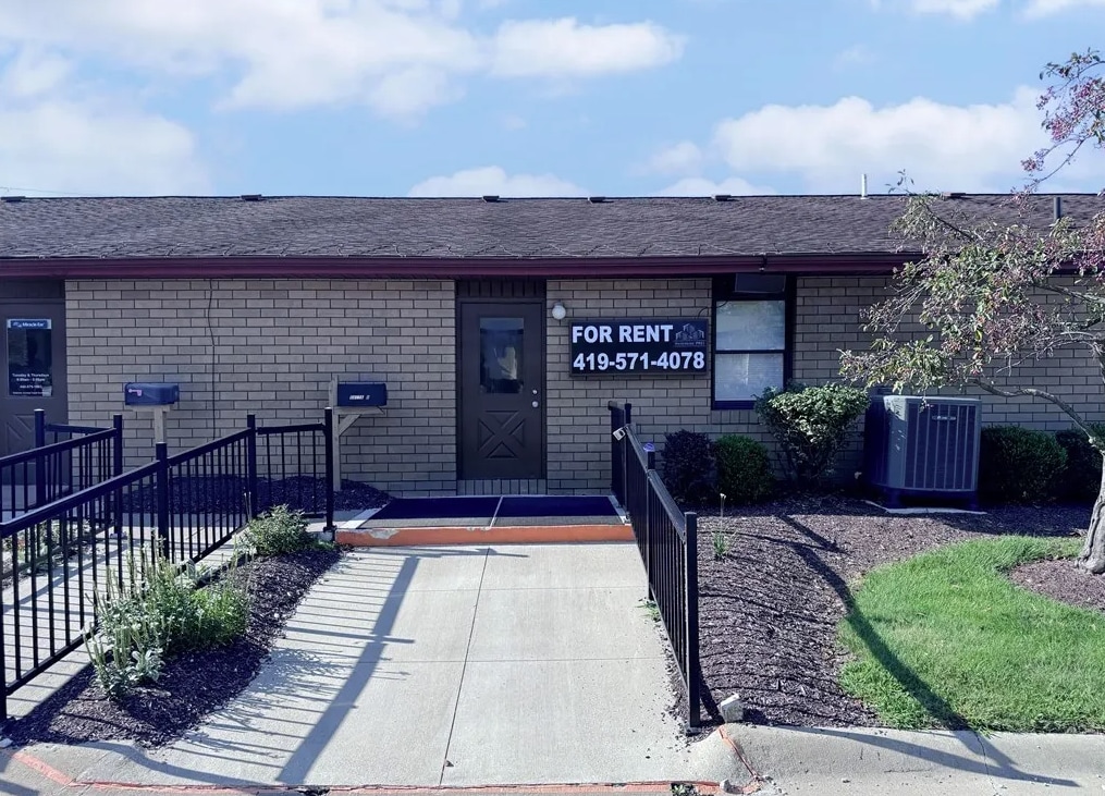 1670 Cooper Foster Park Rd, Lorain, OH for Rent