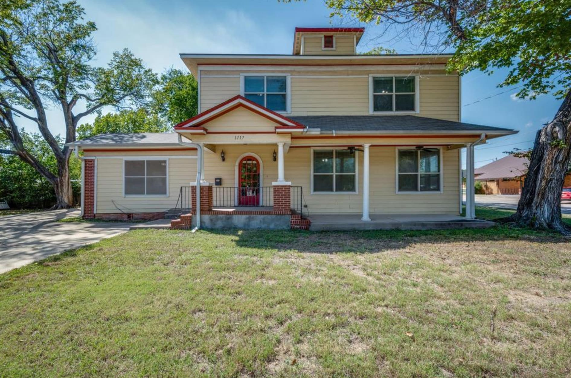 1117 N Elm St, Denton, TX for Rent
