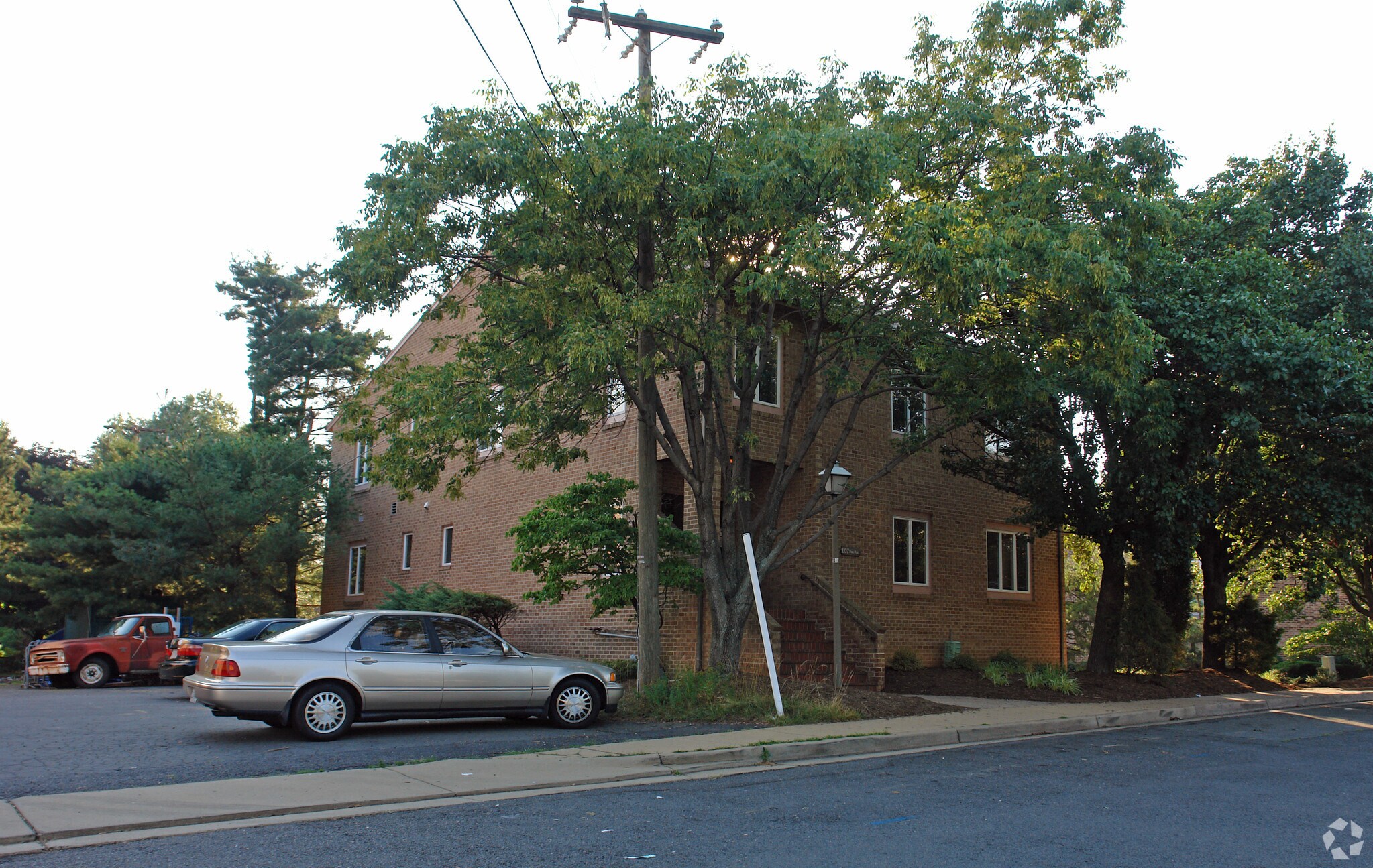 107 Park Pl Falls Church, VA 22046 Office Property for Lease on