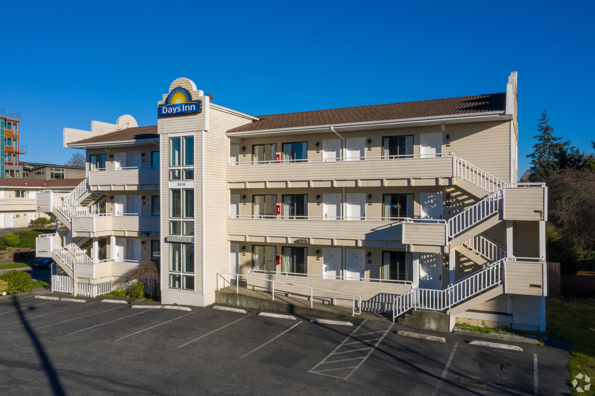 9100 Aurora Ave N, Seattle, WA for Sale