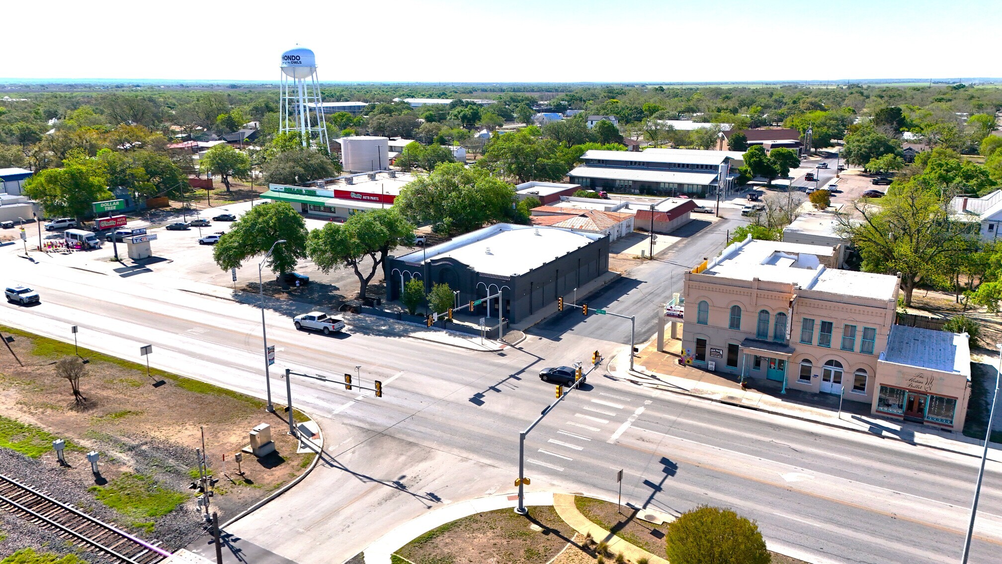 1009 19th St, Hondo, TX for Sale
