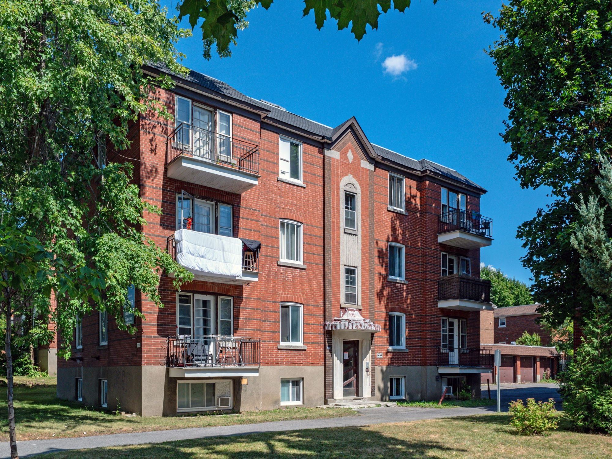 2750 Av Van Horne, Montréal, QC for Sale