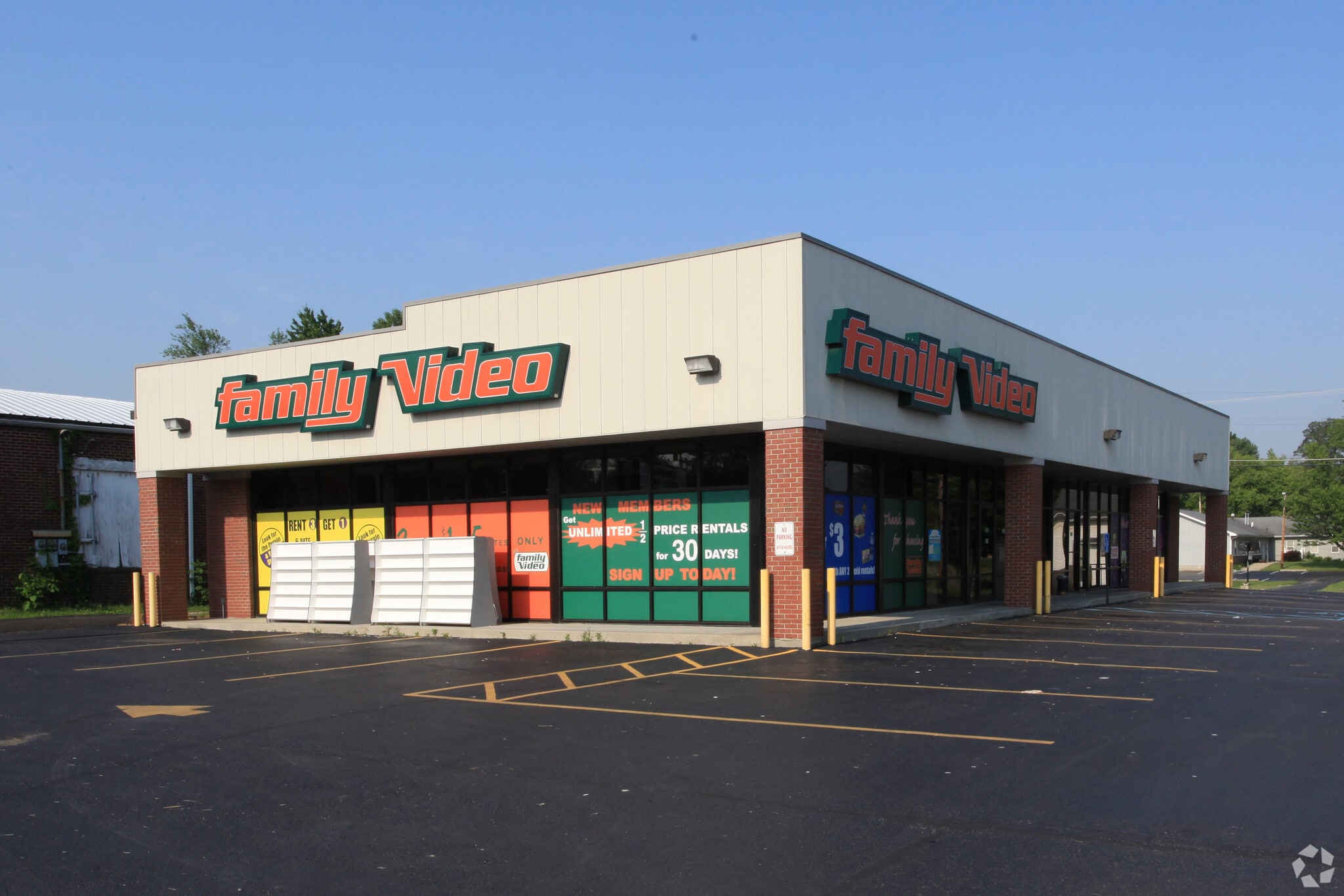 200 S Gardner St, Scottsburg, IN for Rent