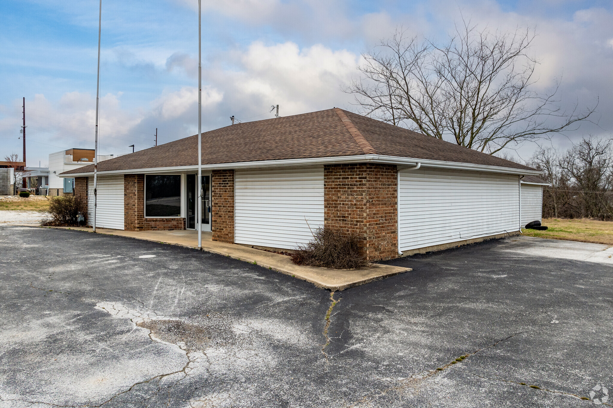 1505 S 3rd St, Ozark, MO for Sale
