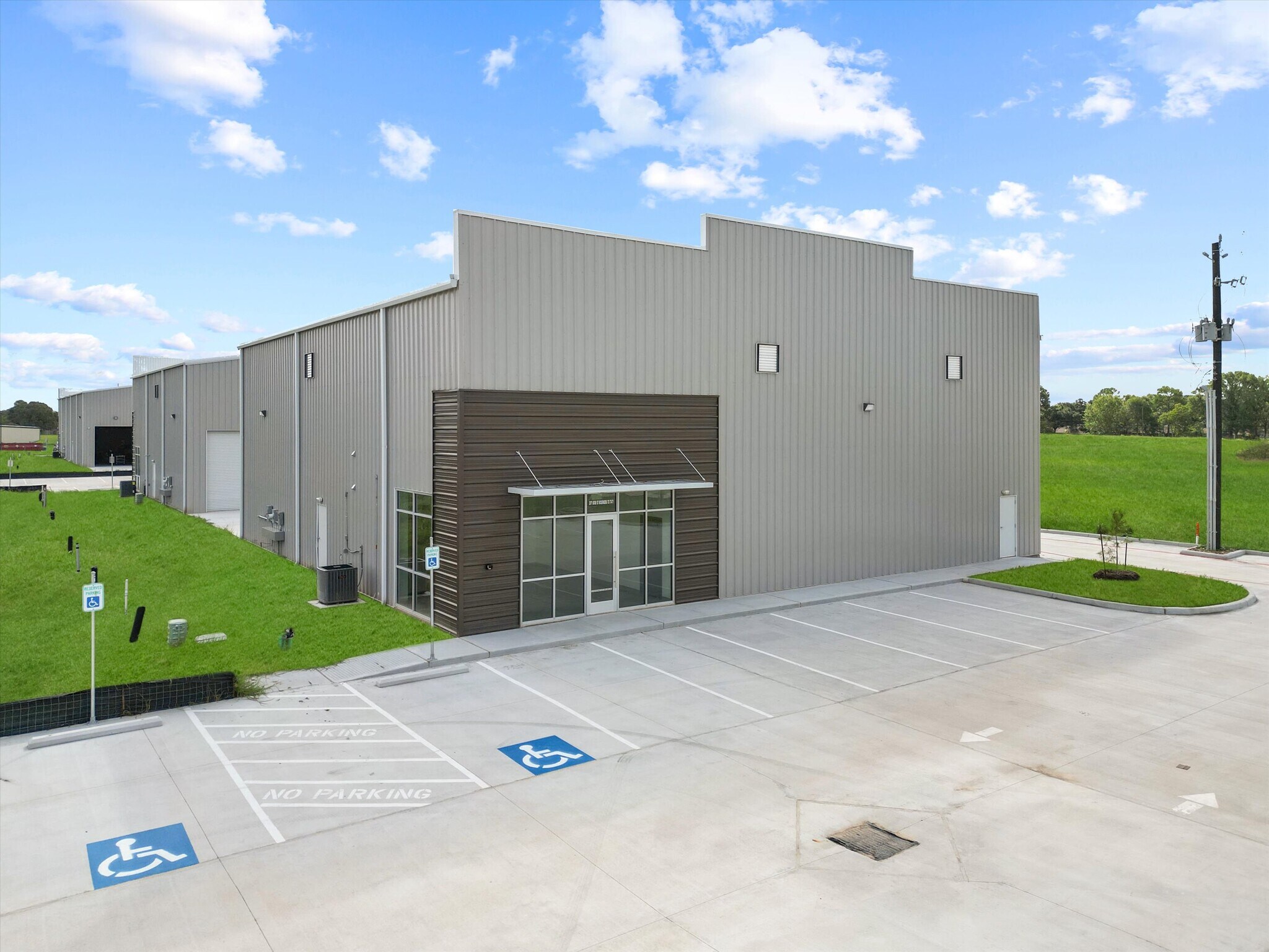 2050 Commerce Dr, Rosenberg, TX for Sale
