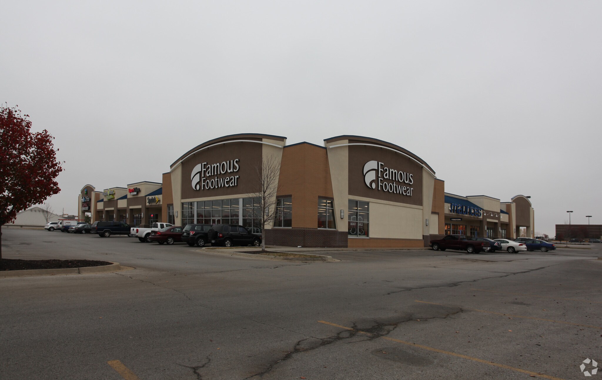 900910 E North Ave Belton, MO 64012 Retail Property for Lease on