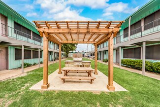 Dallas, TX Apartments - 3299 S Polk St