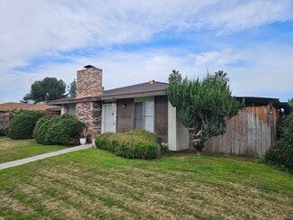 Bakersfield, CA Apartments - 2711 Hollyhock Ln