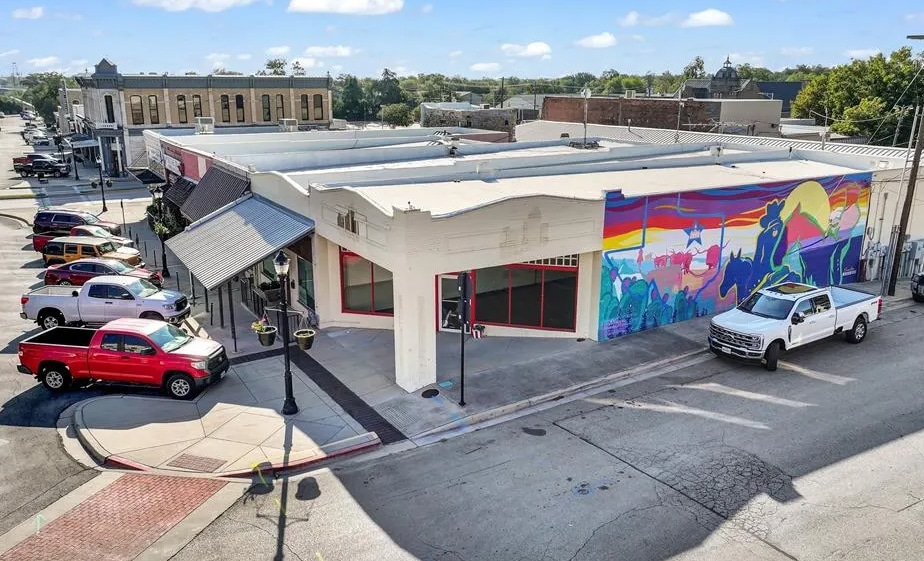 113 W Church St, Weatherford, TX for Rent