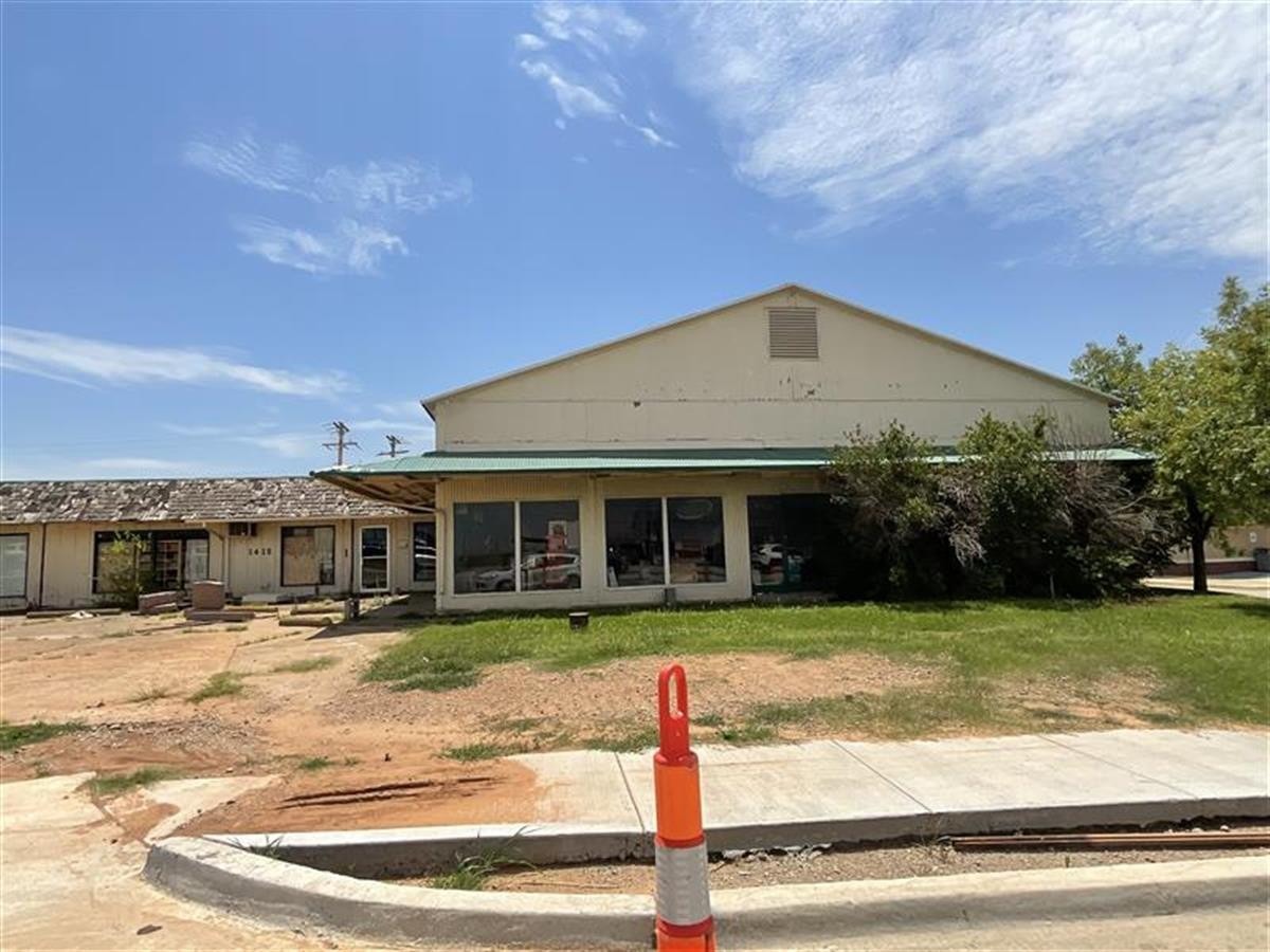 1415 E Main St, Cushing, OK for Sale