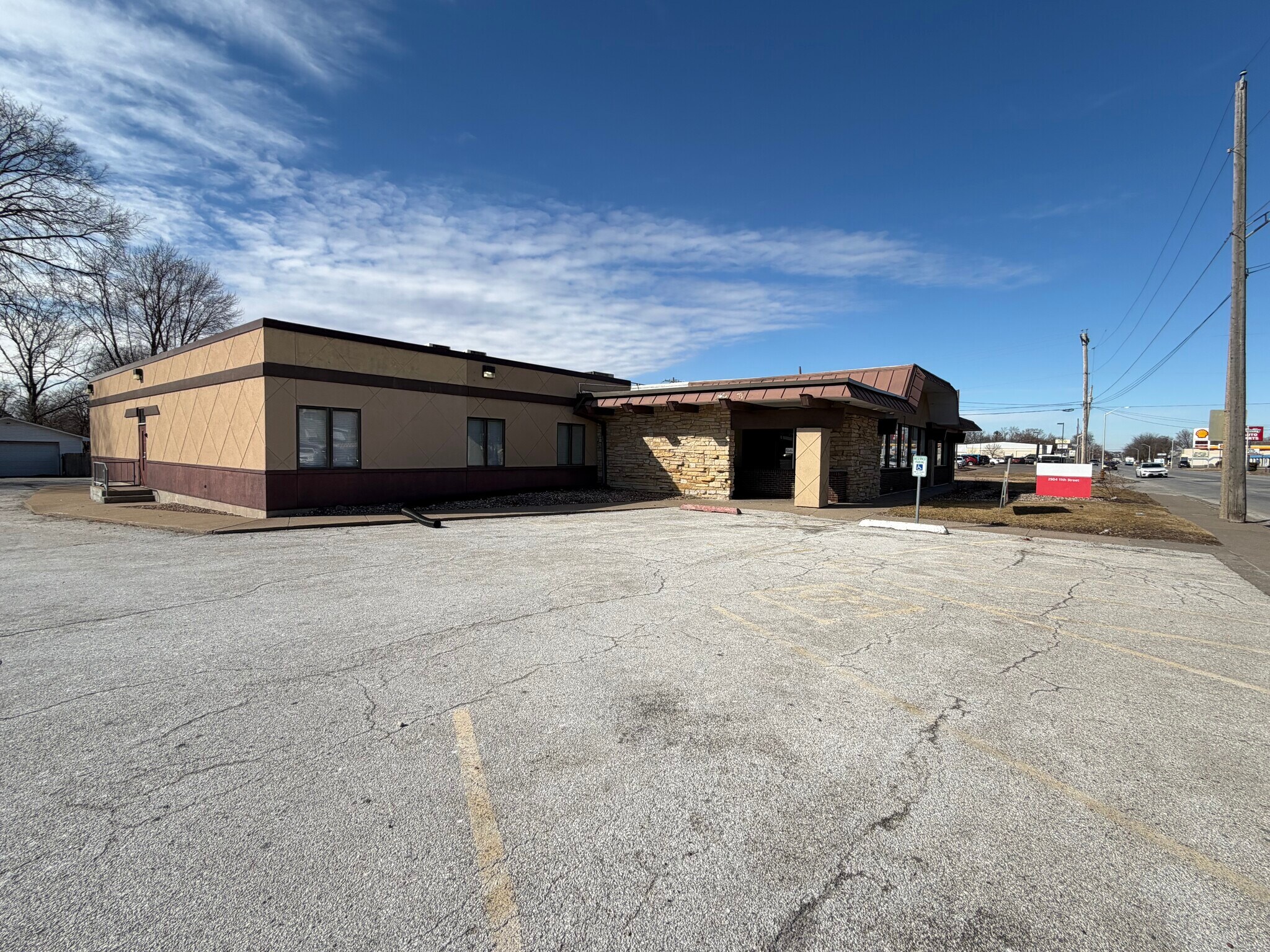 2904 11th St, Rock Island, IL for Sale