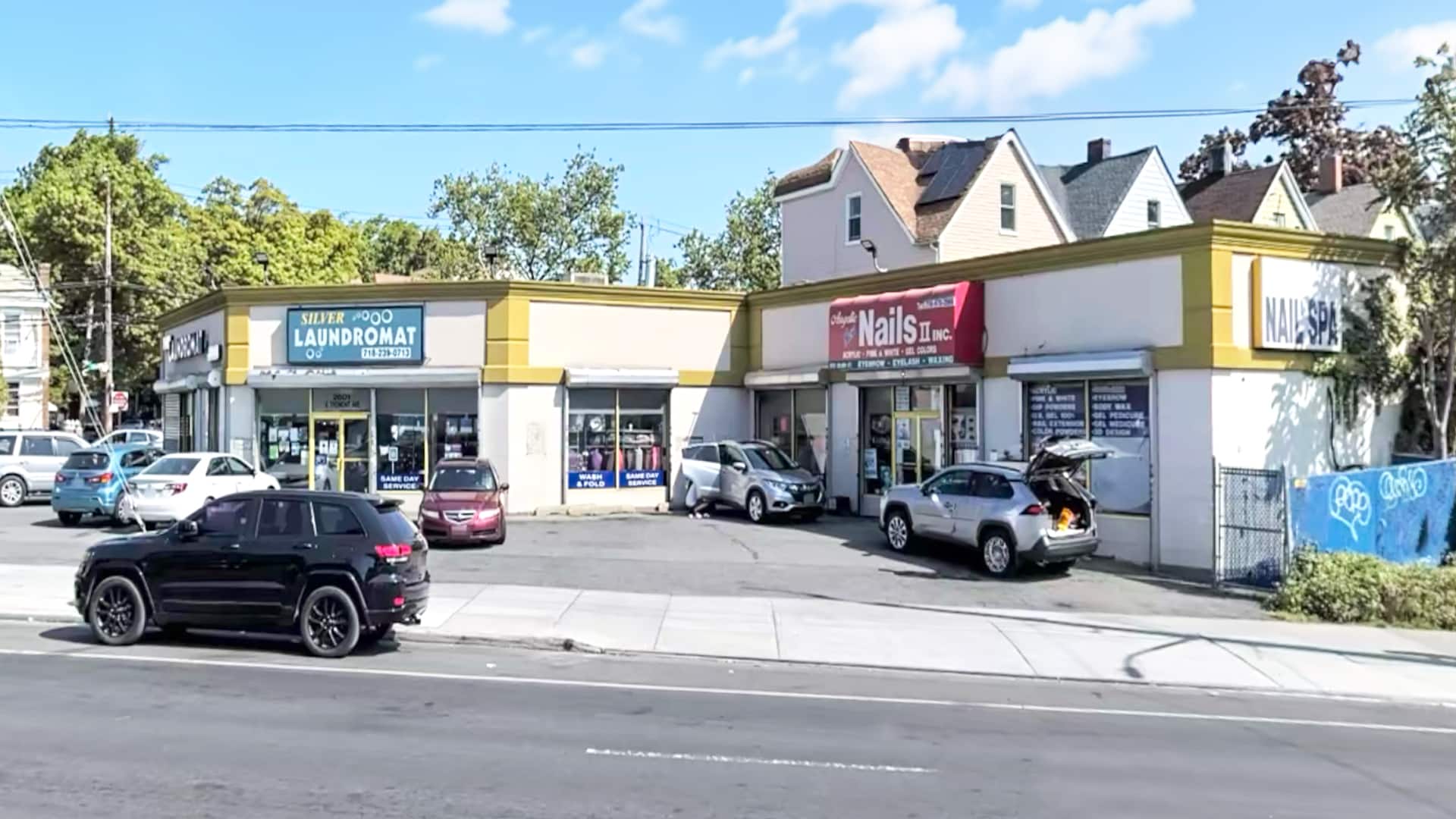 2601 E Tremont Ave Bronx, NY 10461 Retail Property for Lease on