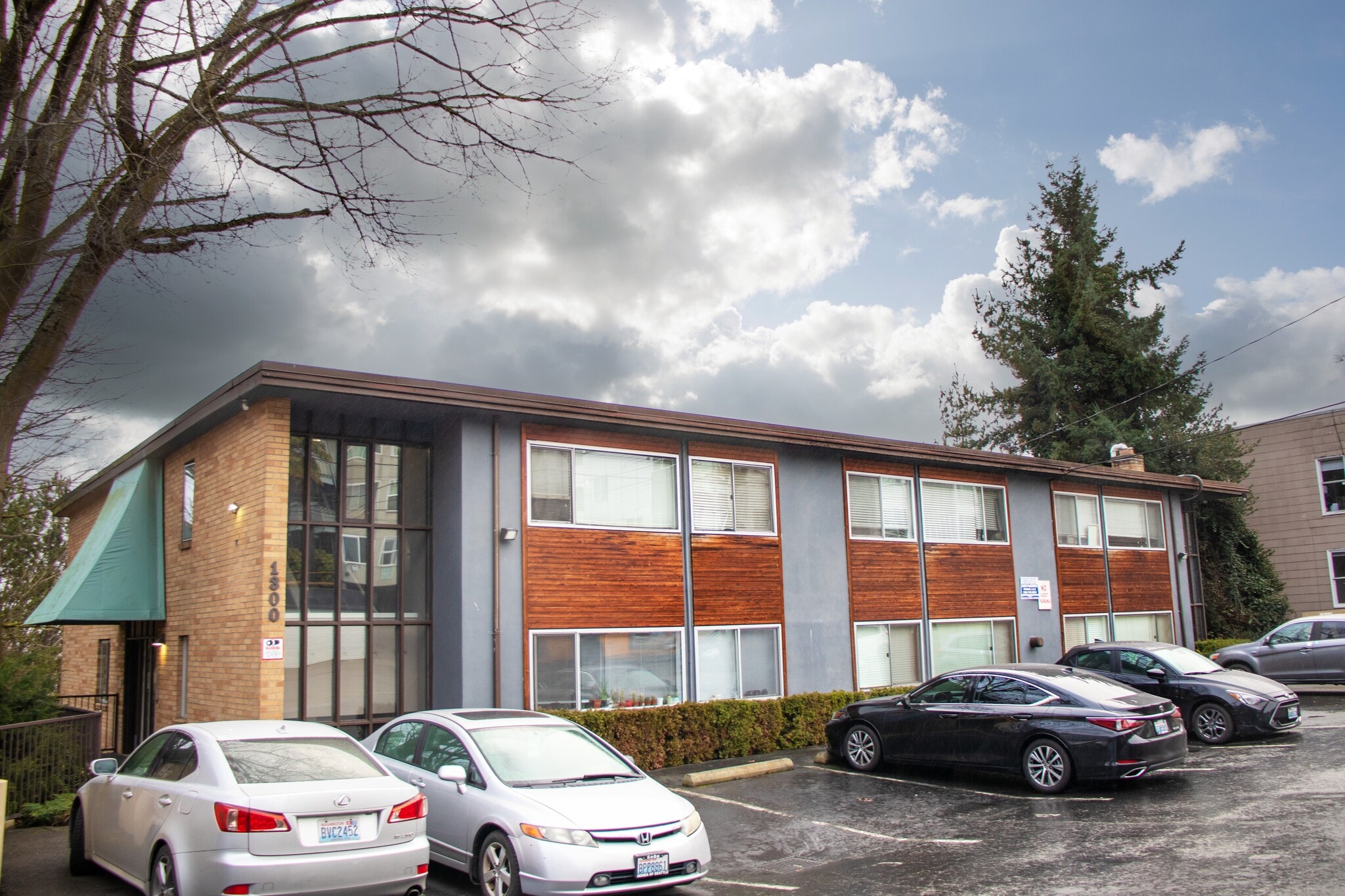 1300 14th Ave S, Seattle, WA for Sale