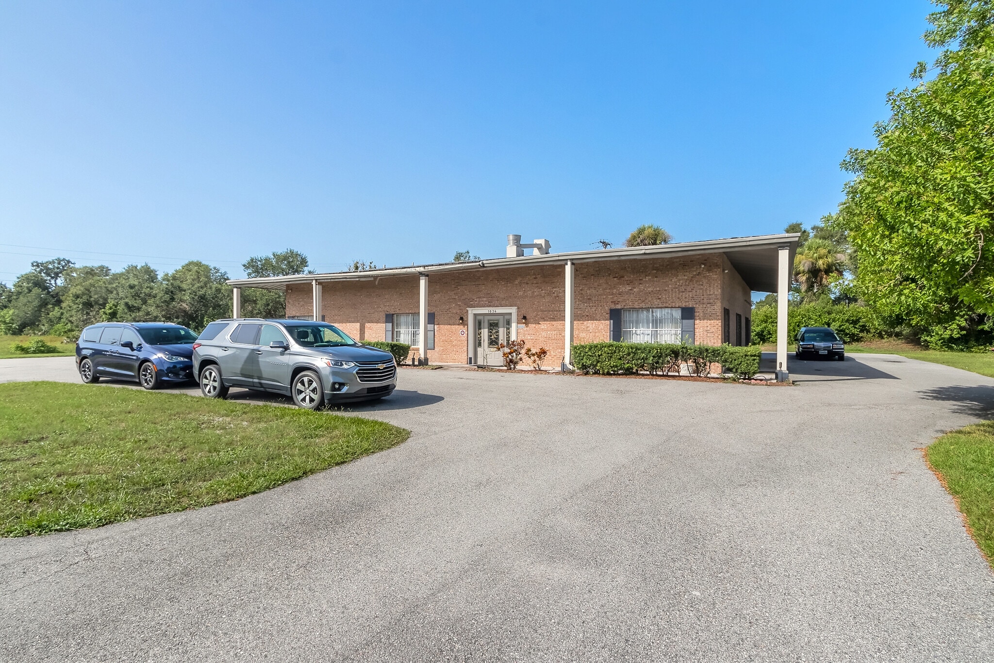 1036 Derbyshire Rd, Daytona Beach, FL for Sale