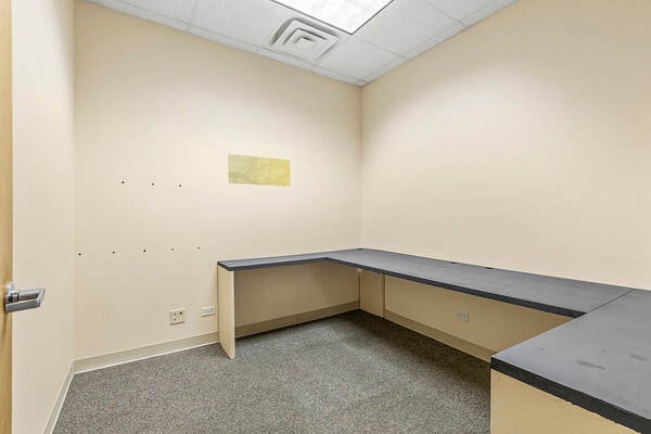 501-565 N Wolf Rd, Wheeling, IL for Rent