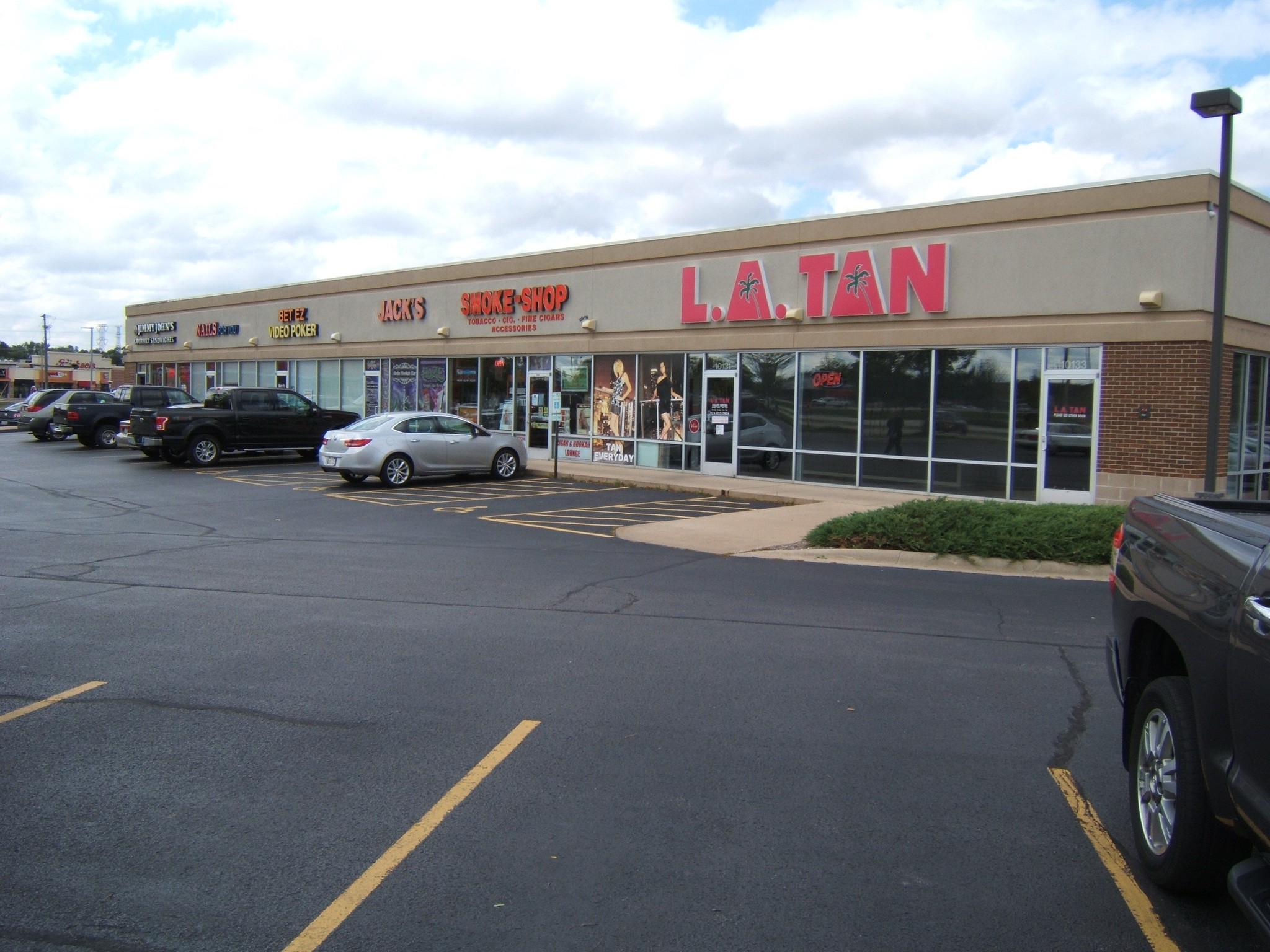 10121-10253 N 2nd St, Machesney Park, IL for Rent