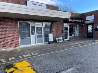 North Andover, MA Storefront - 565-585 Chickering Rd