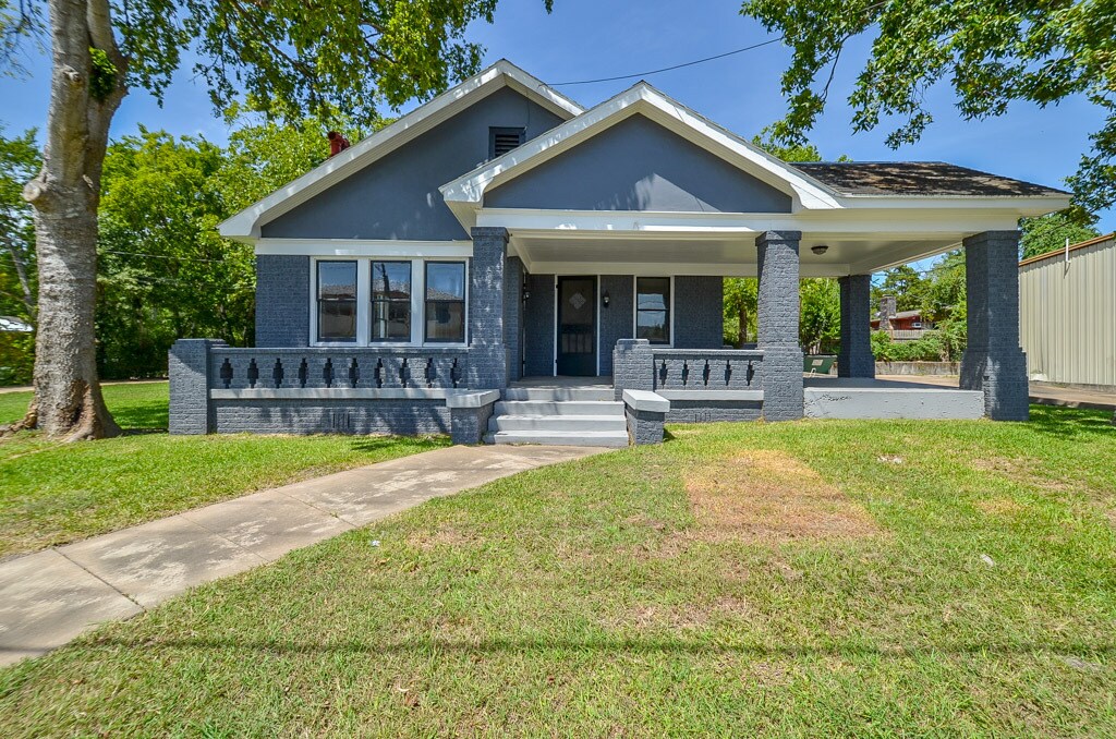 404 W Main St, Bellville, TX for Sale