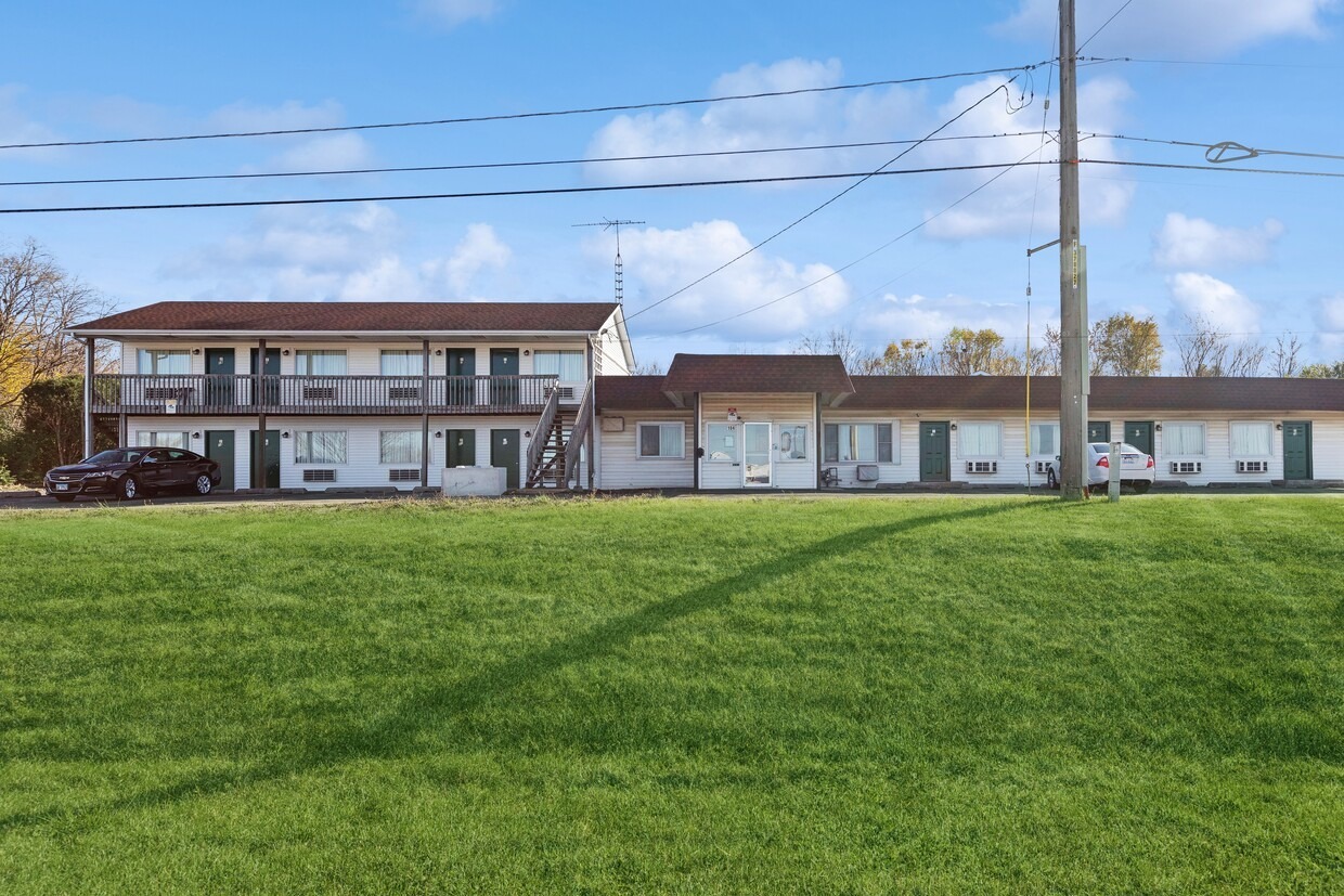 104 Stagecoach Trl, Yorkville, IL for Sale