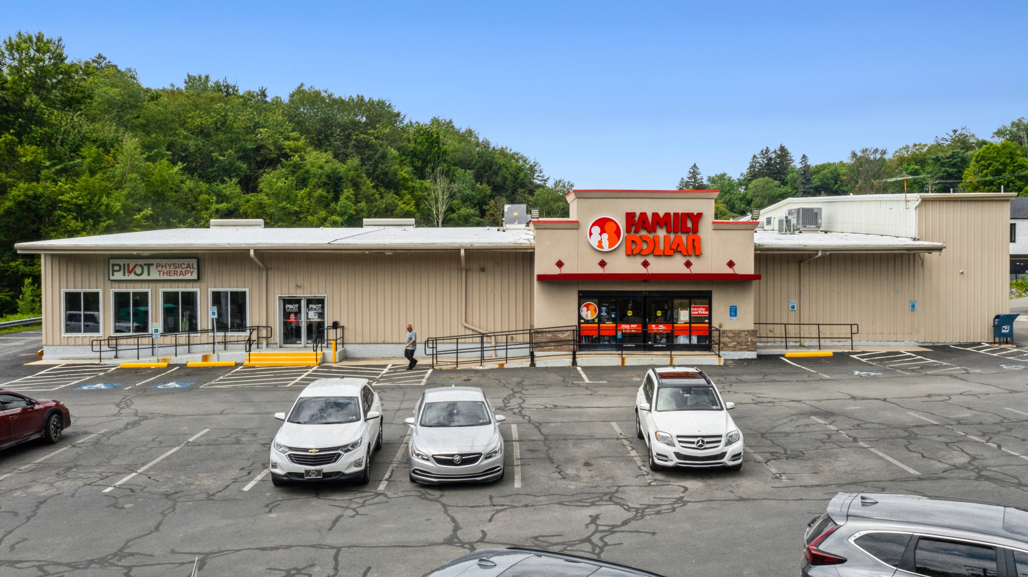 208 S Main St, Moscow, PA for Sale