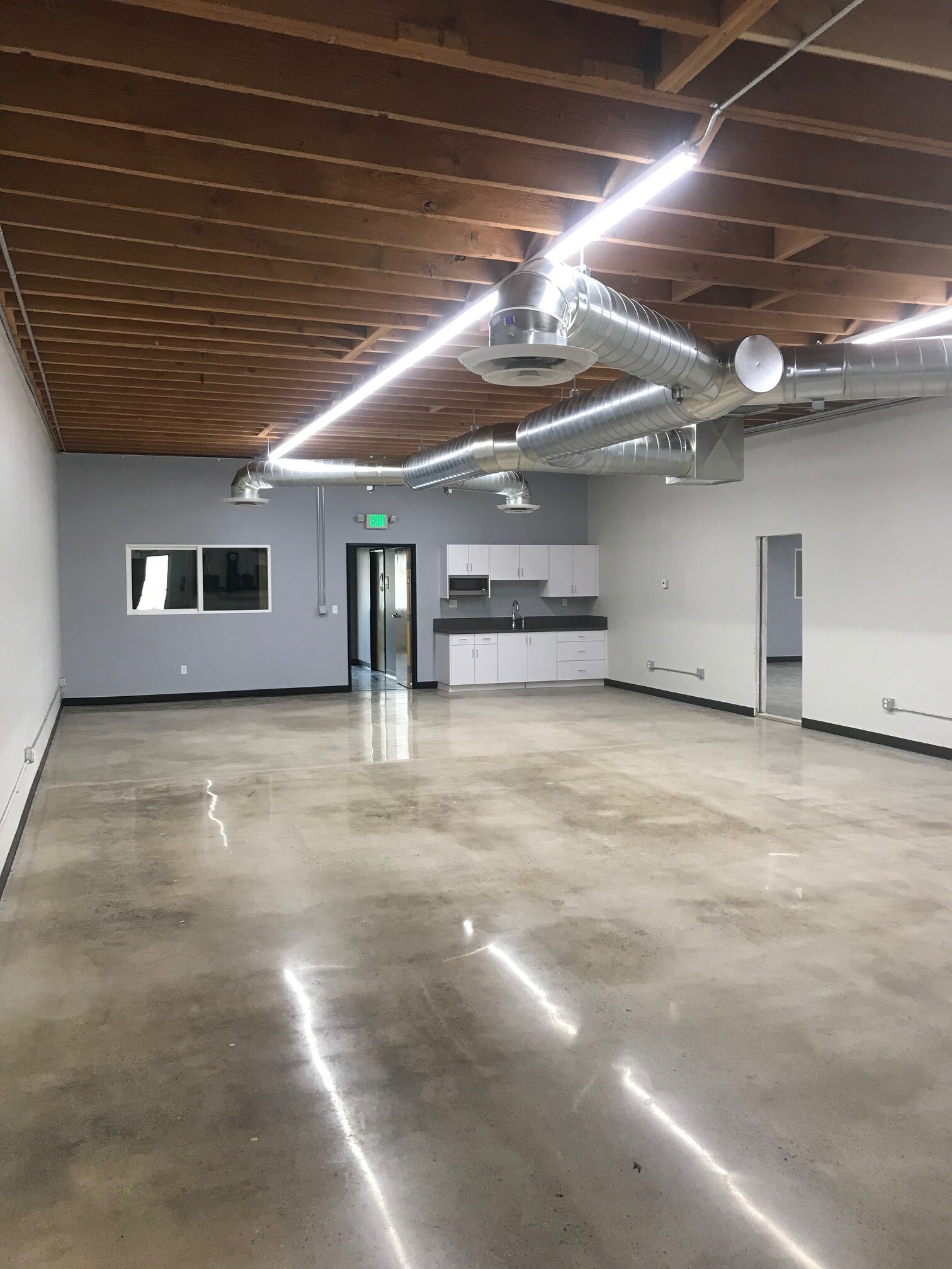28052807 Empire Ave Burbank, CA 91504 Industrial Property for Lease