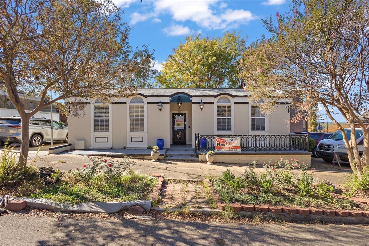 908 Cherry St, Vicksburg, MS for Sale