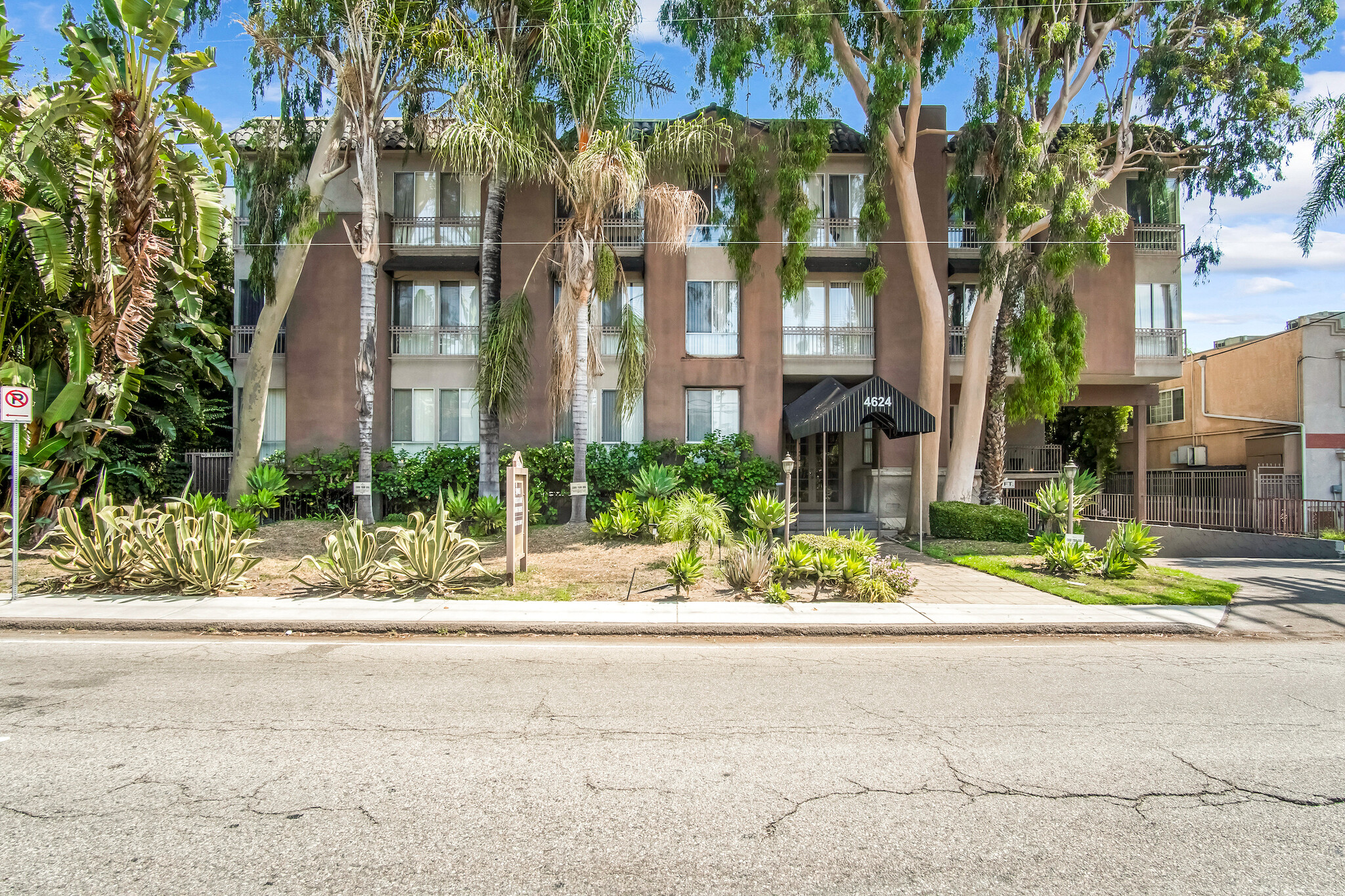 4624 Cahuenga Blvd, Toluca Lake, CA for Sale