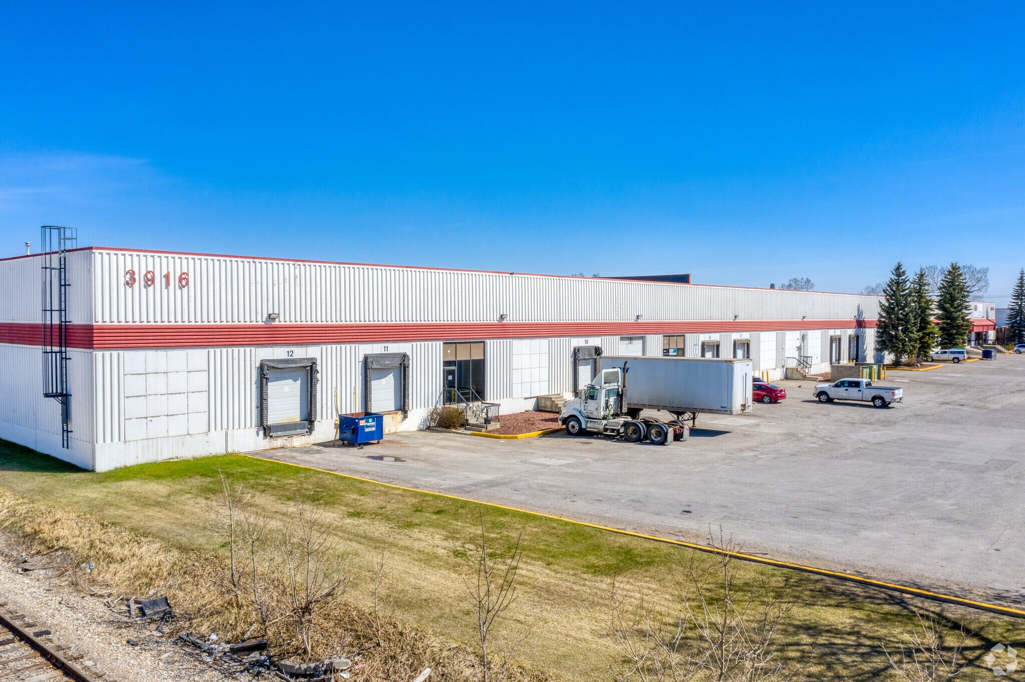 3916 61st Ave SE, Calgary, AB for Rent