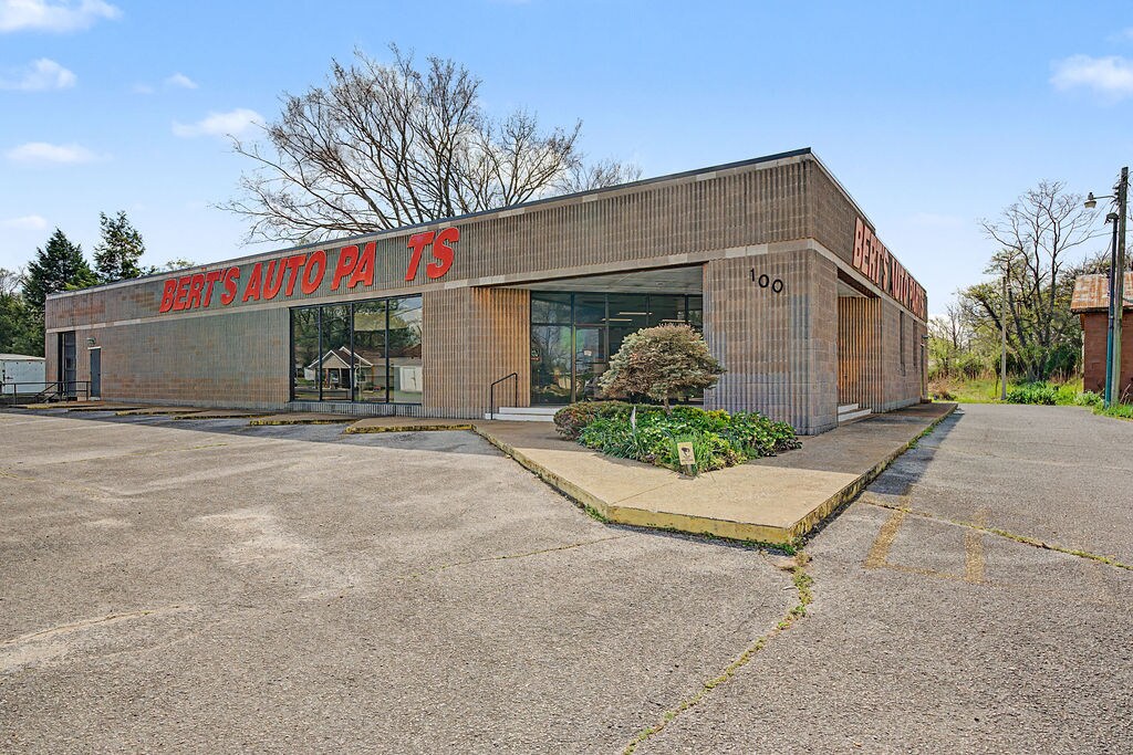 100 Hopkinsville St, Russellville, KY for Sale