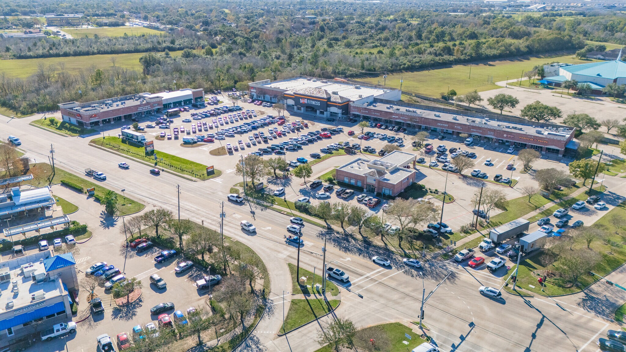 2720-2850 E Broadway St, Pearland, TX for Rent