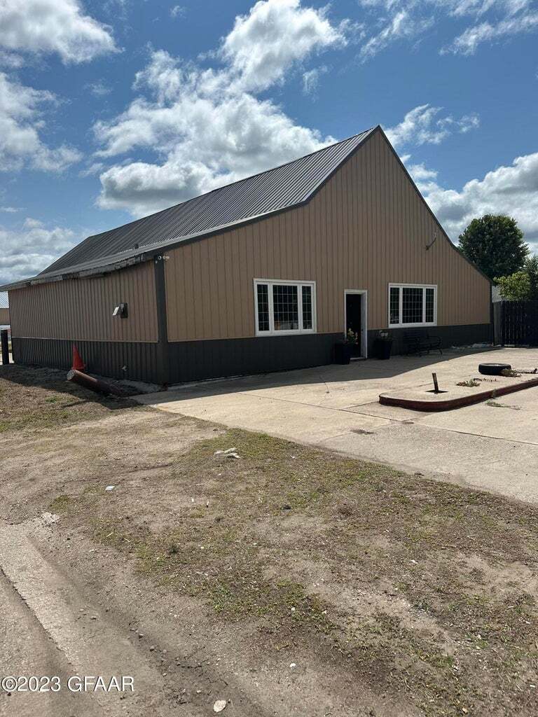 303 S Main St, Northwood, ND for Sale