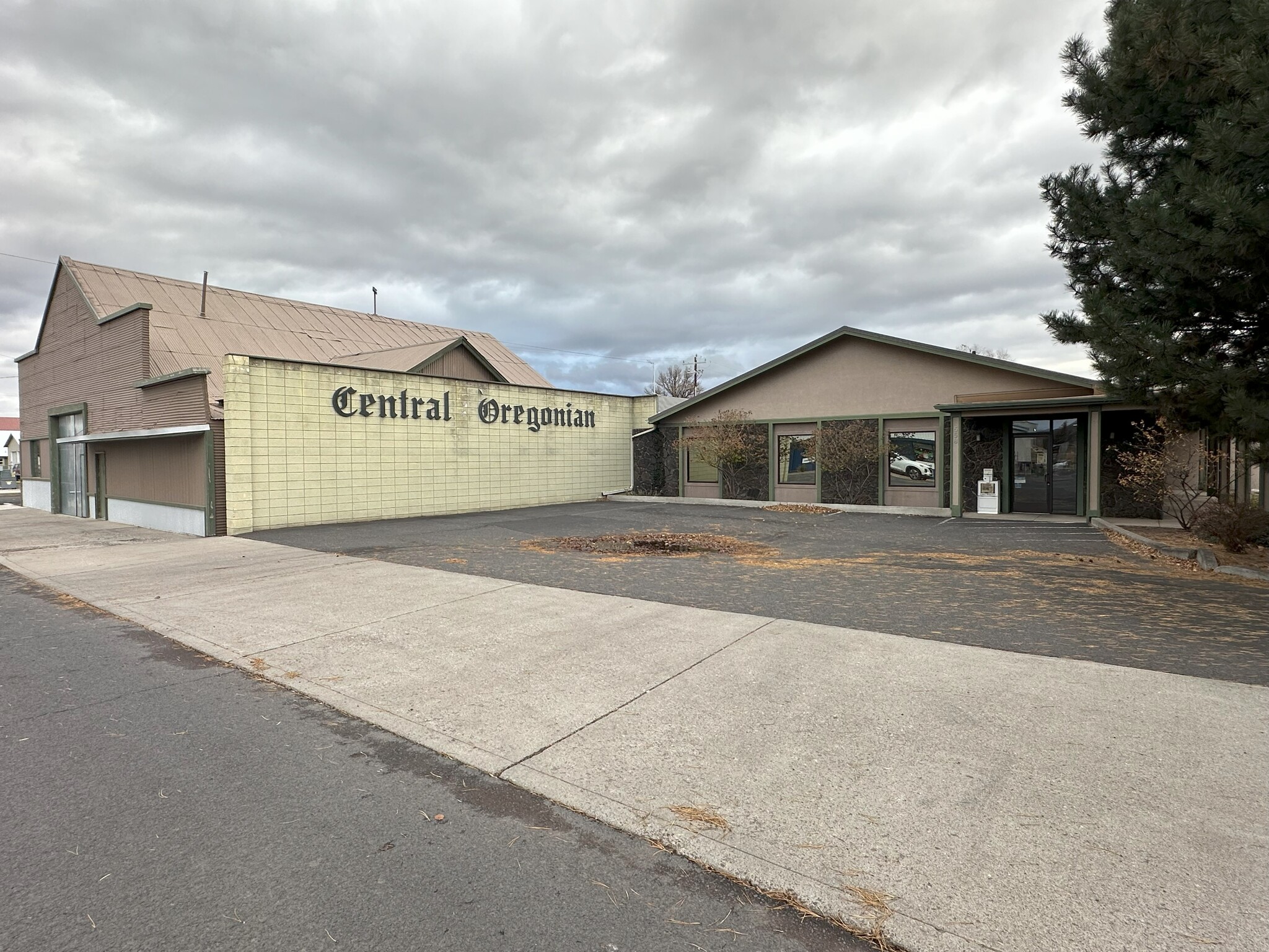 574 N Main St, Prineville, OR for Sale