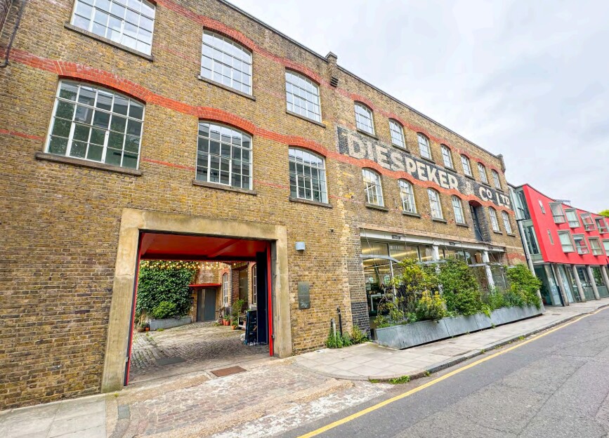 38-38A Graham St, London, LND for Rent