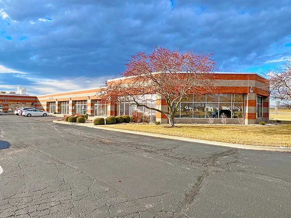 100-120 Executive Dr, Highland, IL for Rent