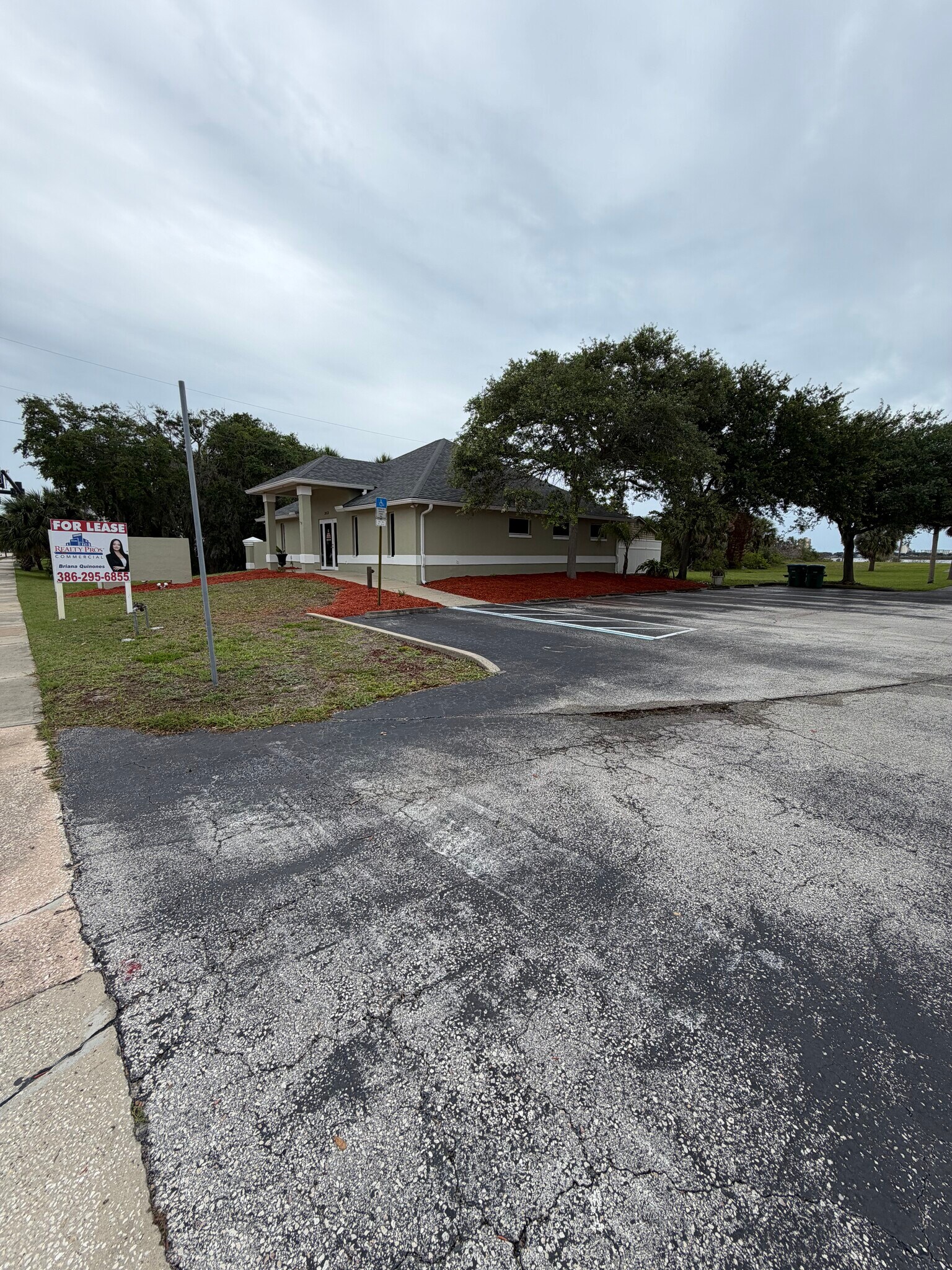 3113 S Ridgewood Ave, Daytona Beach, FL for Rent