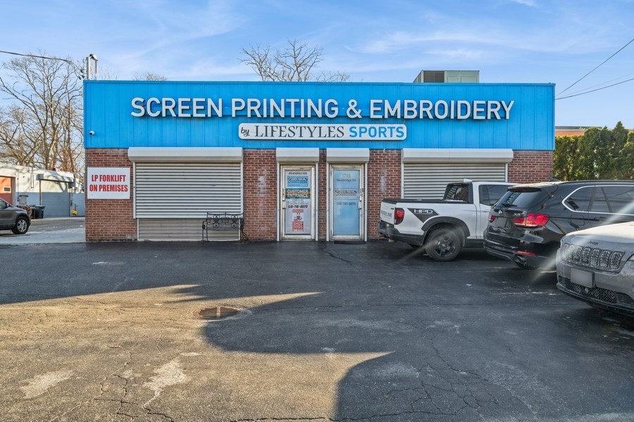 1709 Newbridge Rd, North Bellmore, NY for Sale