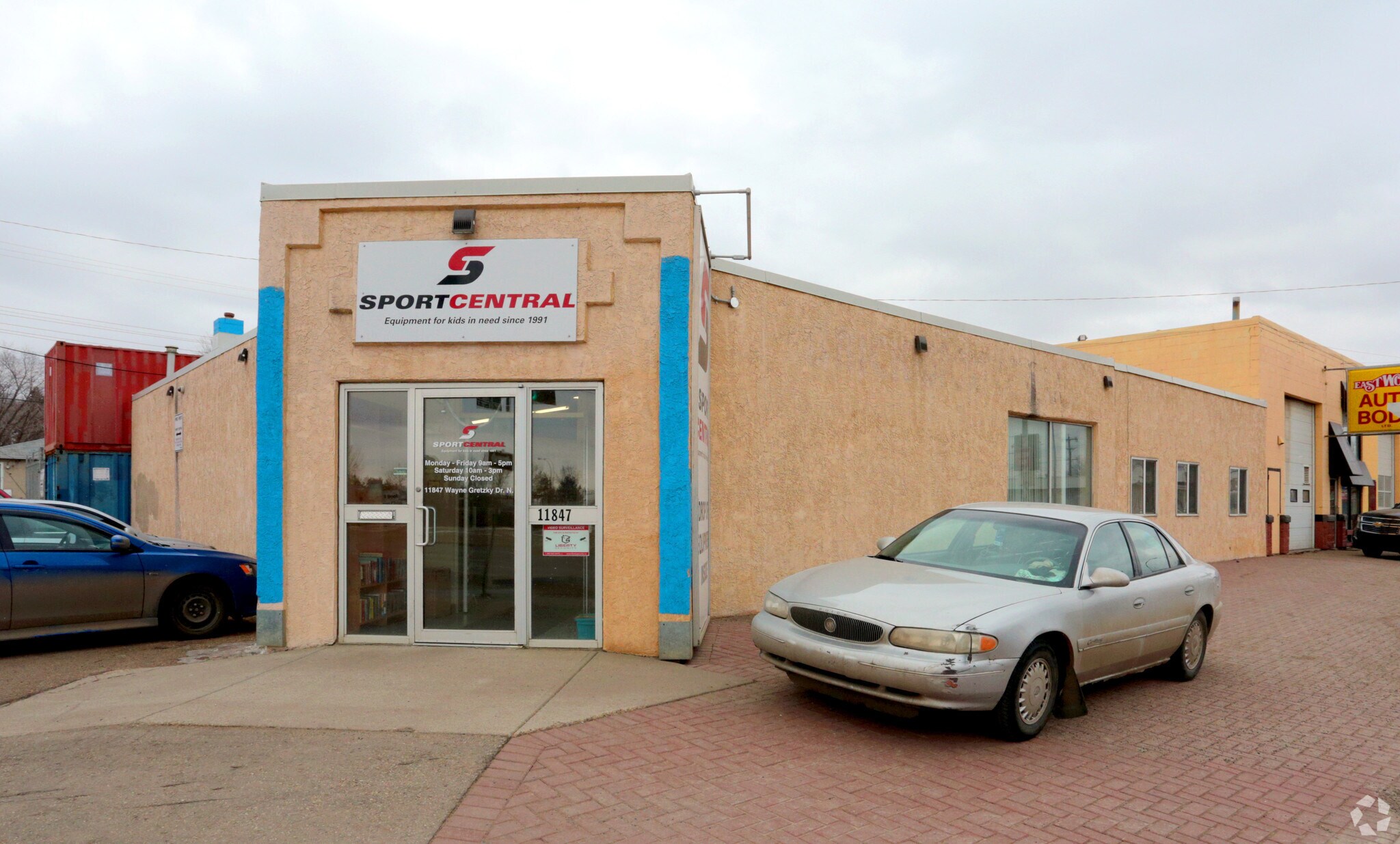 11847 Wayne Gretzky Dr NW, Edmonton, AB for Sale