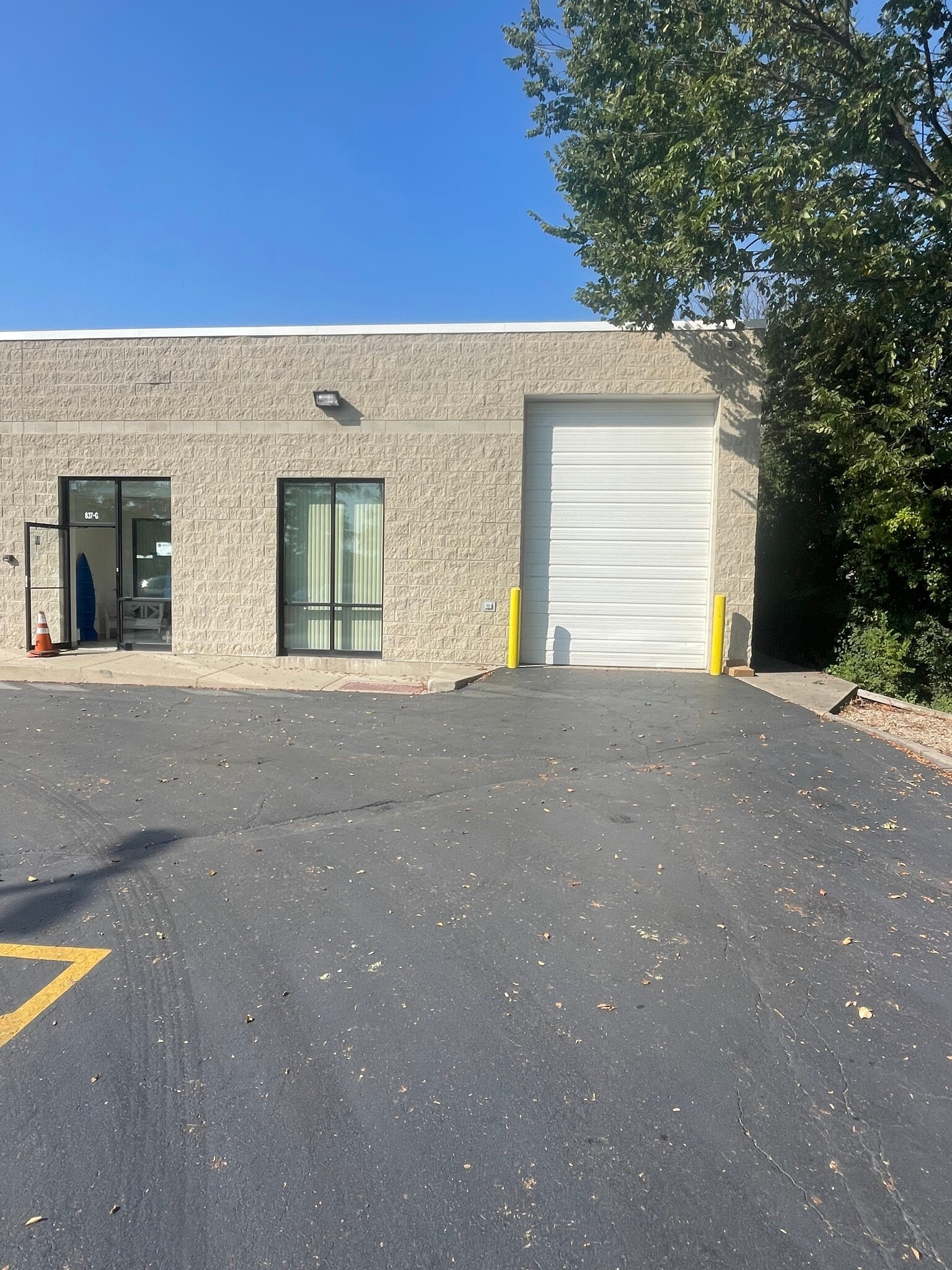 837 Oakton St, Elk Grove Village, IL for Rent