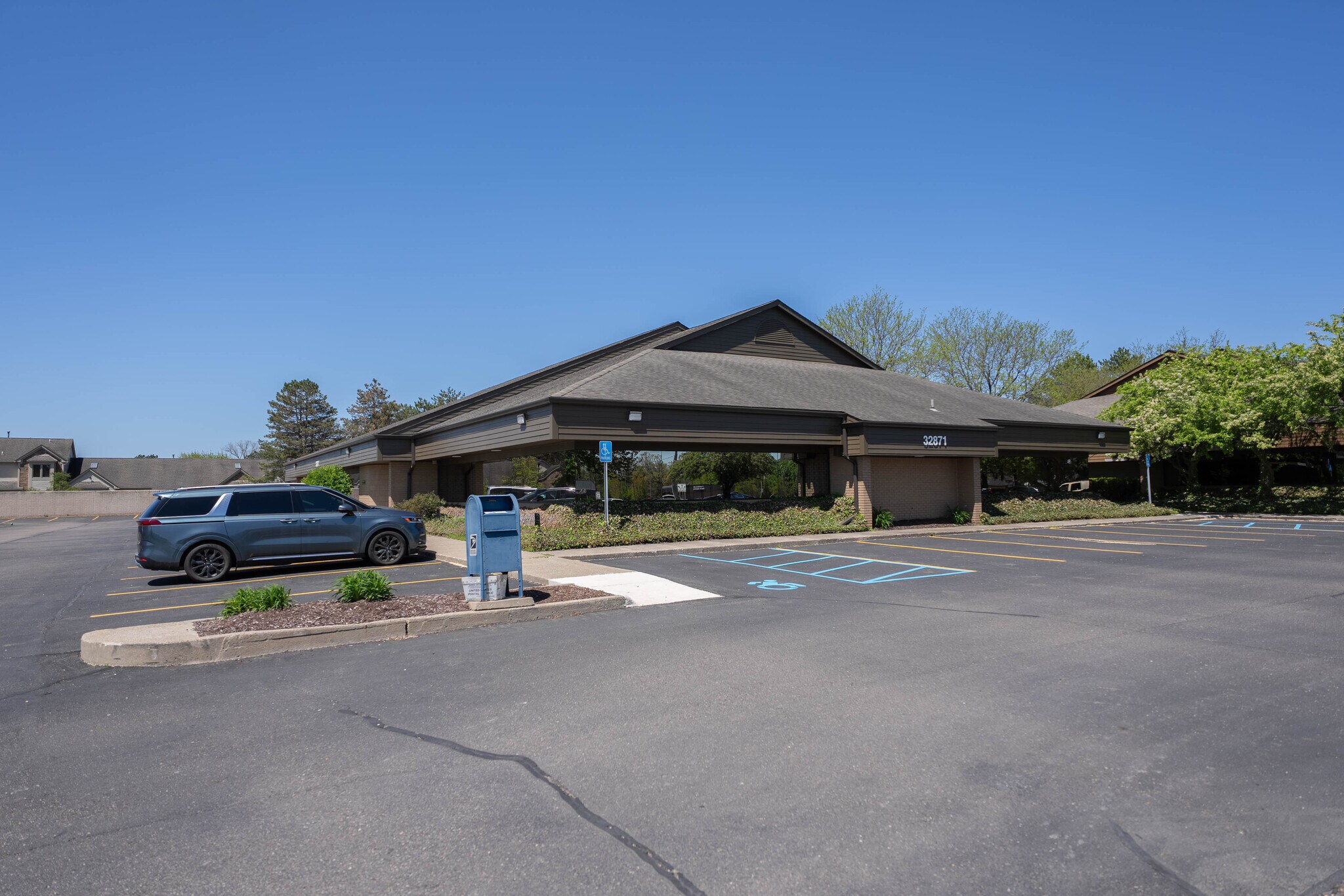 32871 Middlebelt Rd, Farmington Hills, MI for Sale