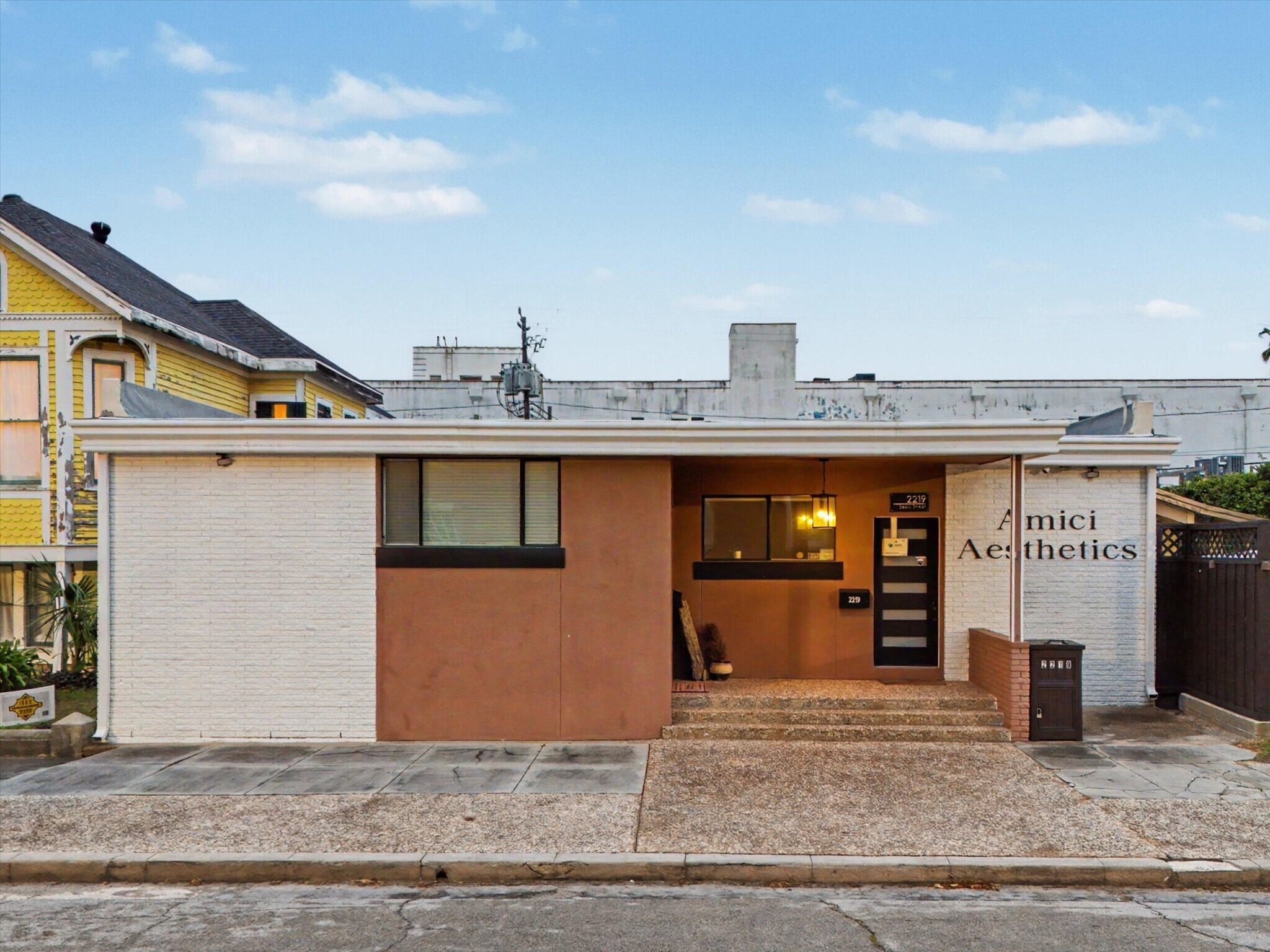 2217 Sealy St, Galveston, TX for Sale