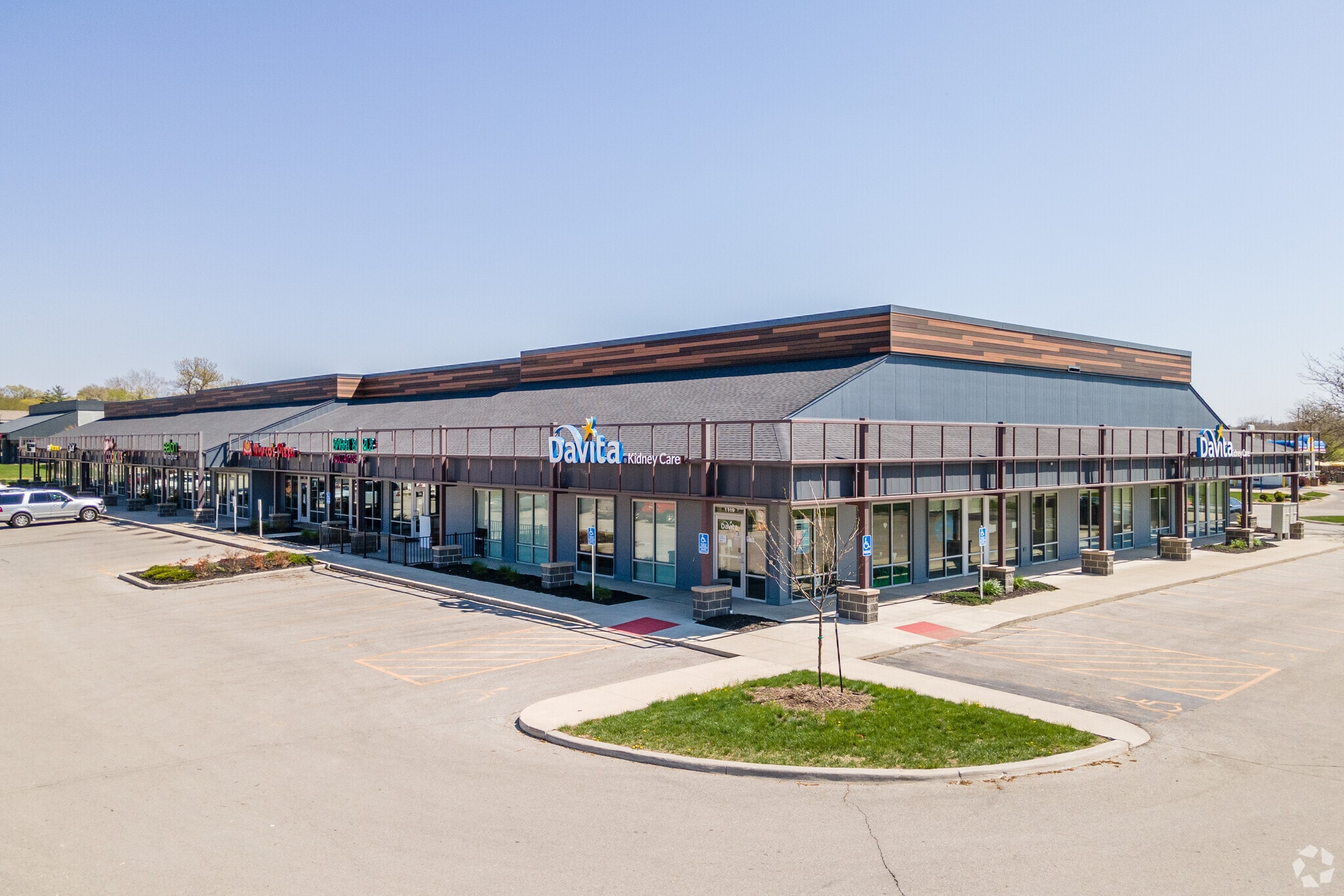 7204-7246 University Ave, Windsor Heights, IA for Rent