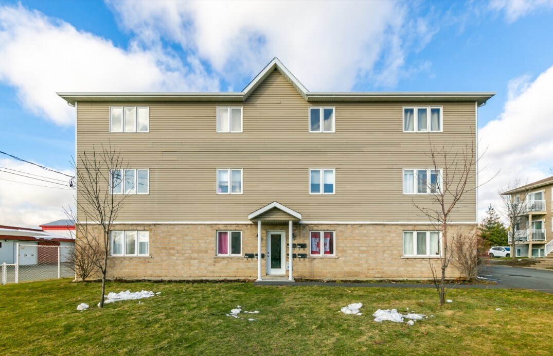 107-117 La Petite-Caroline, Rougemont, QC for Sale